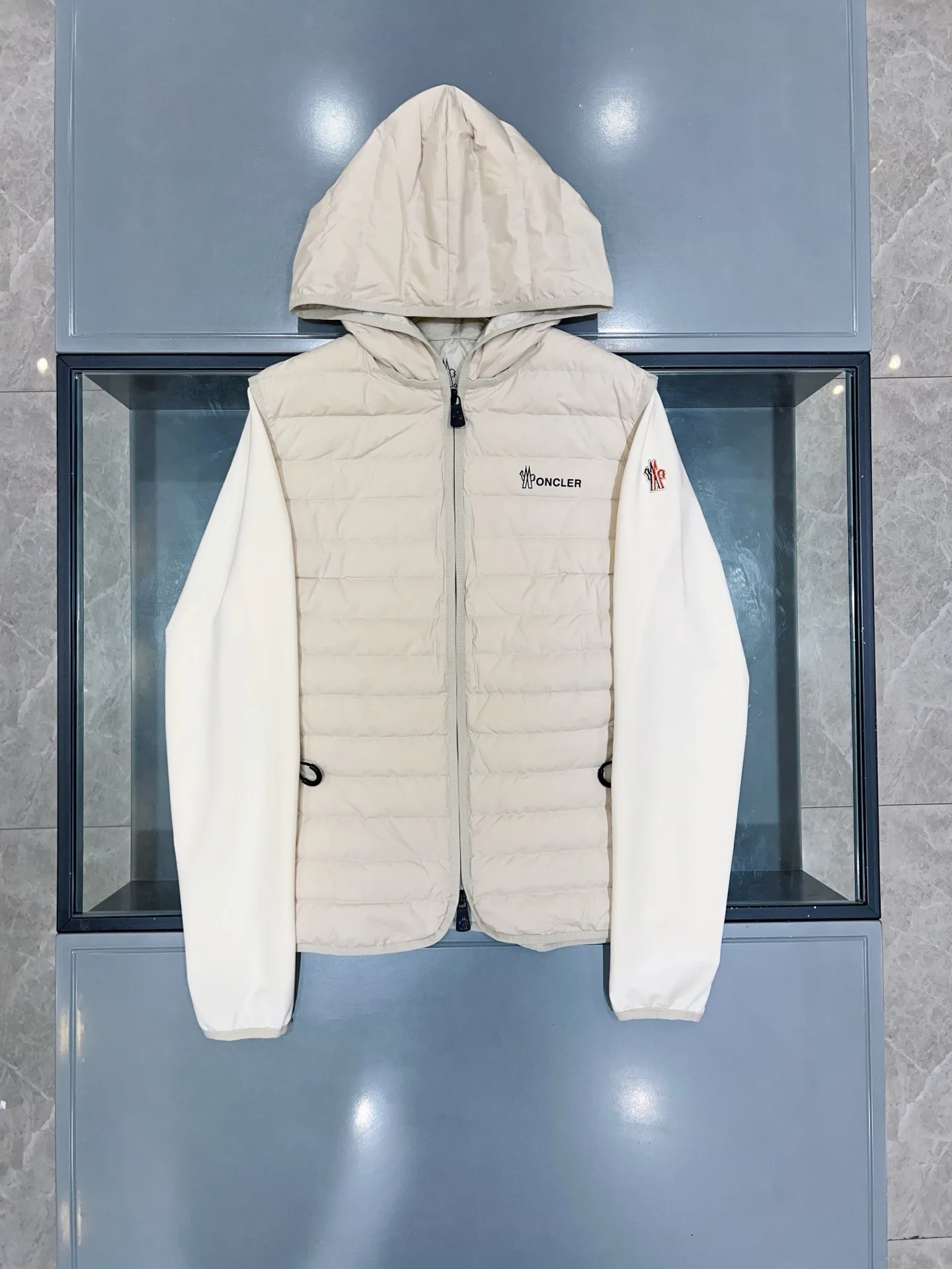 Куртки И Пуховики Женские Moncler 18368415