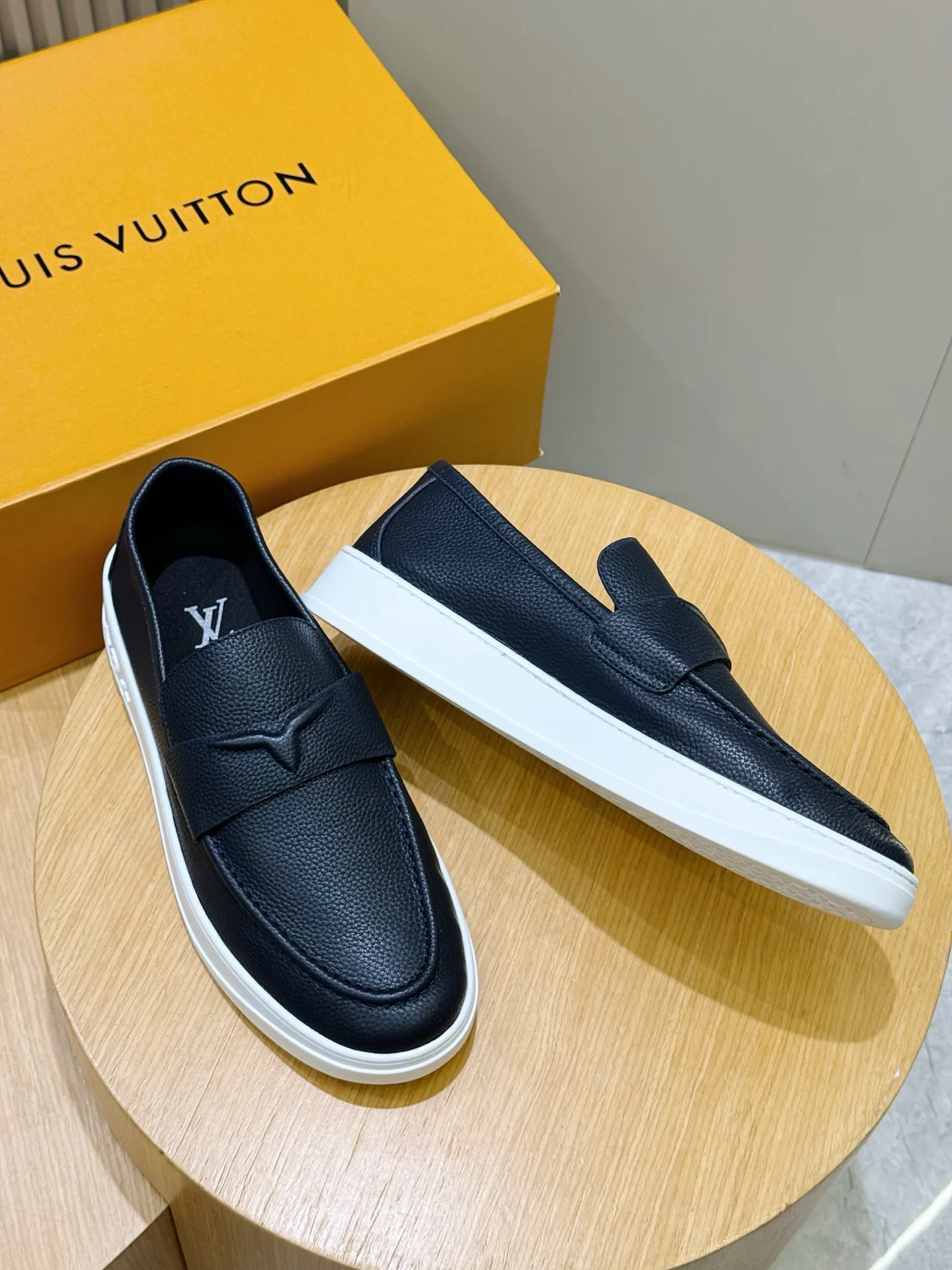 Лоферы И Мокасины Женские Louis Vuitton 17941012