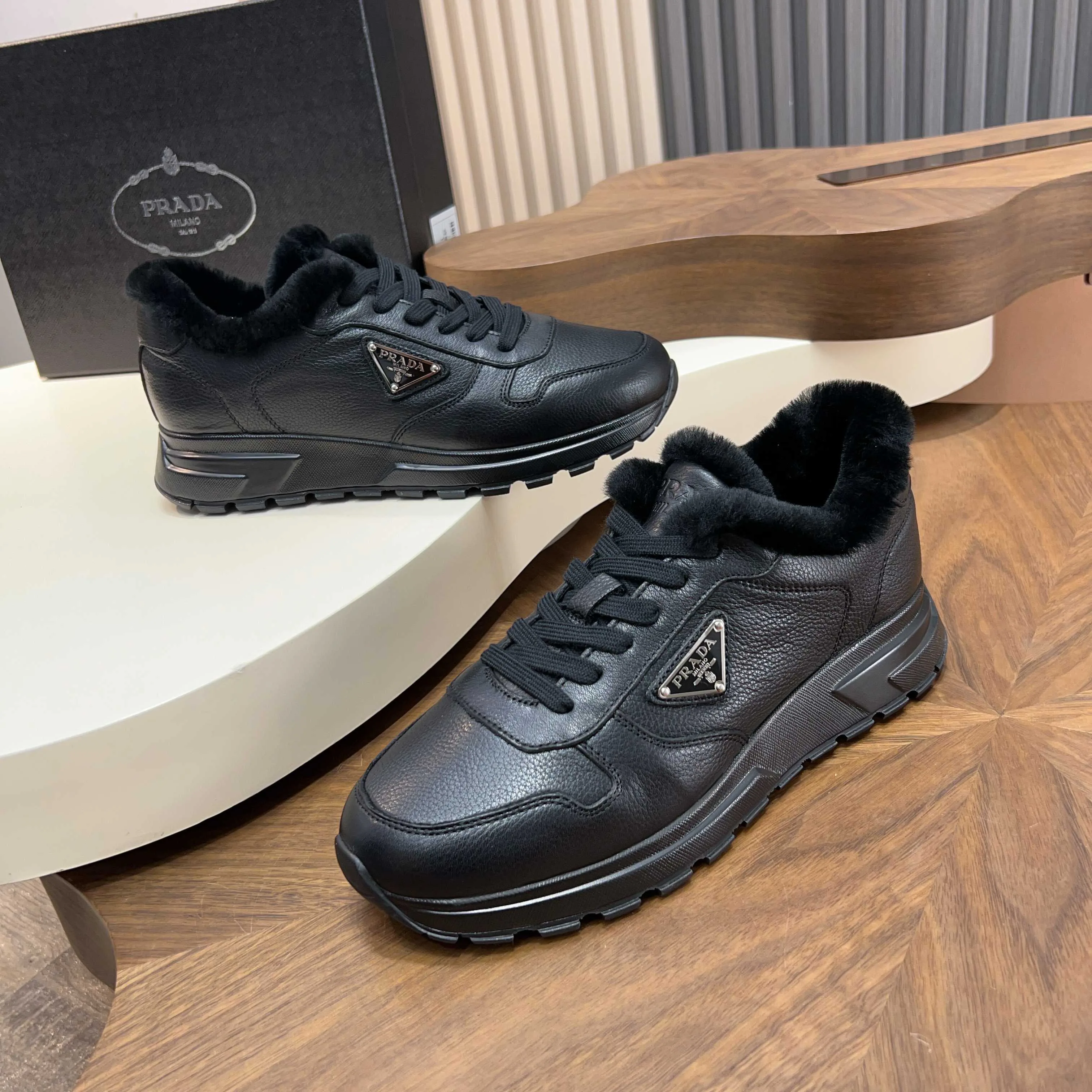 Кроссовки Женские Prada 554573