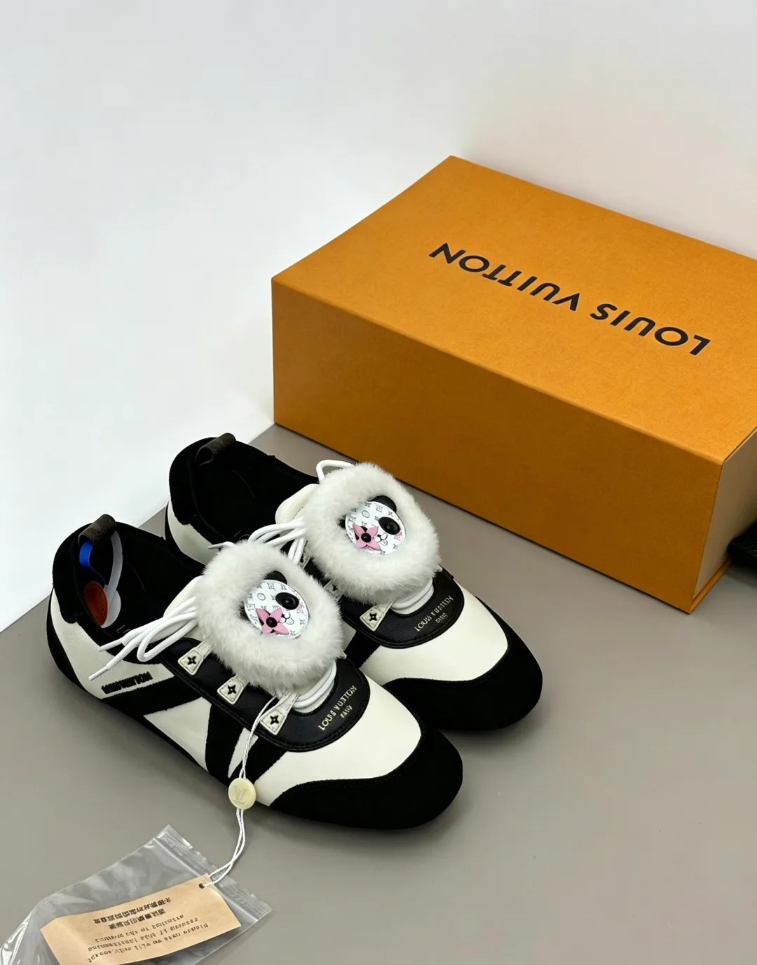 Кроссовки Женские Louis Vuitton 18006200