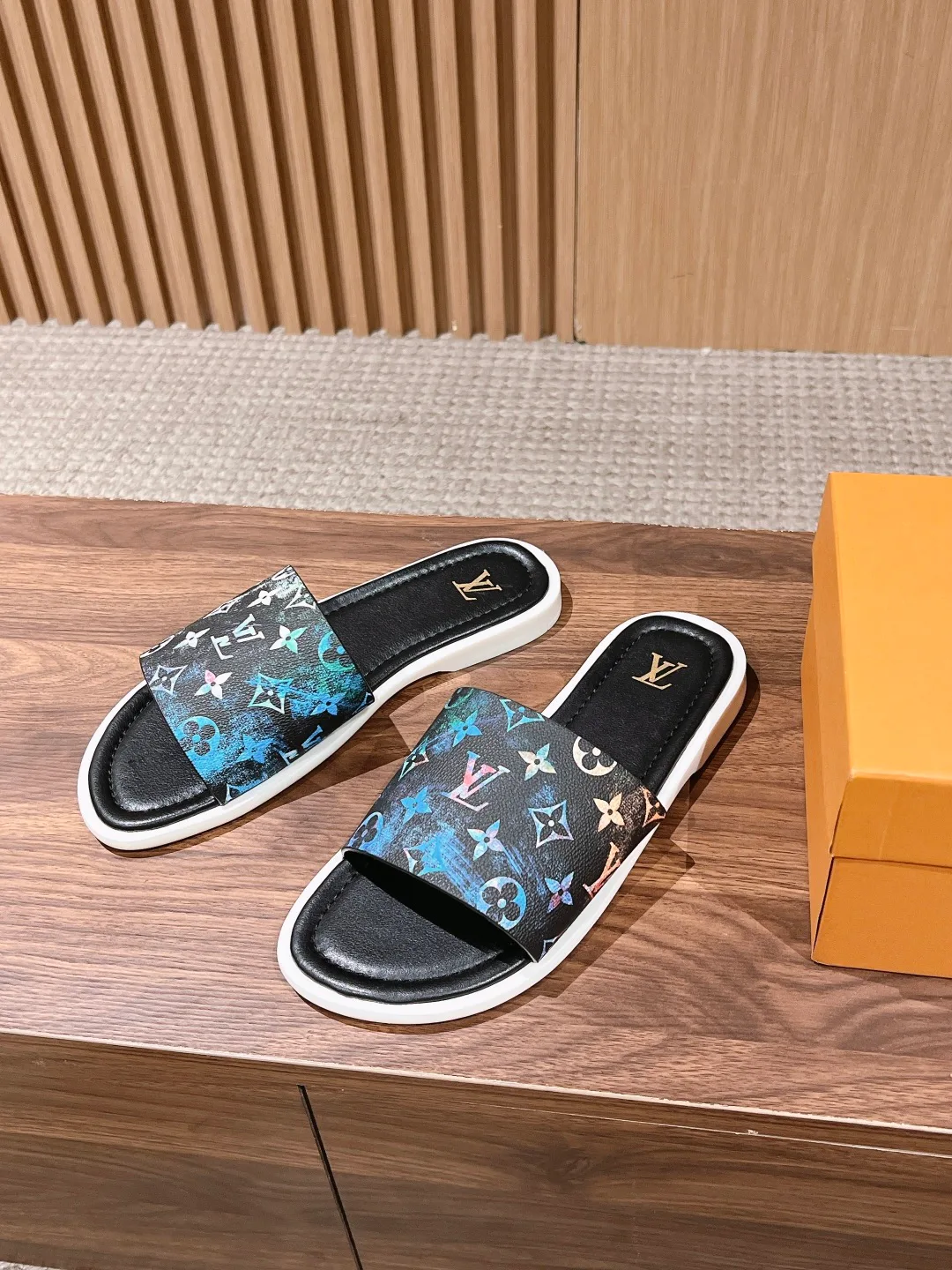 Шлепанцы Мужские Louis Vuitton 15419394