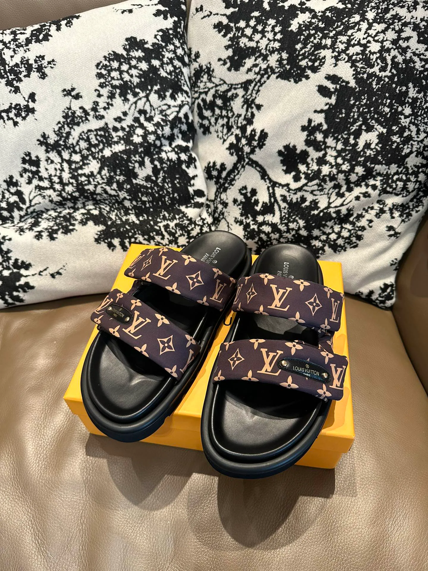 Шлепанцы Женские Louis Vuitton 71814