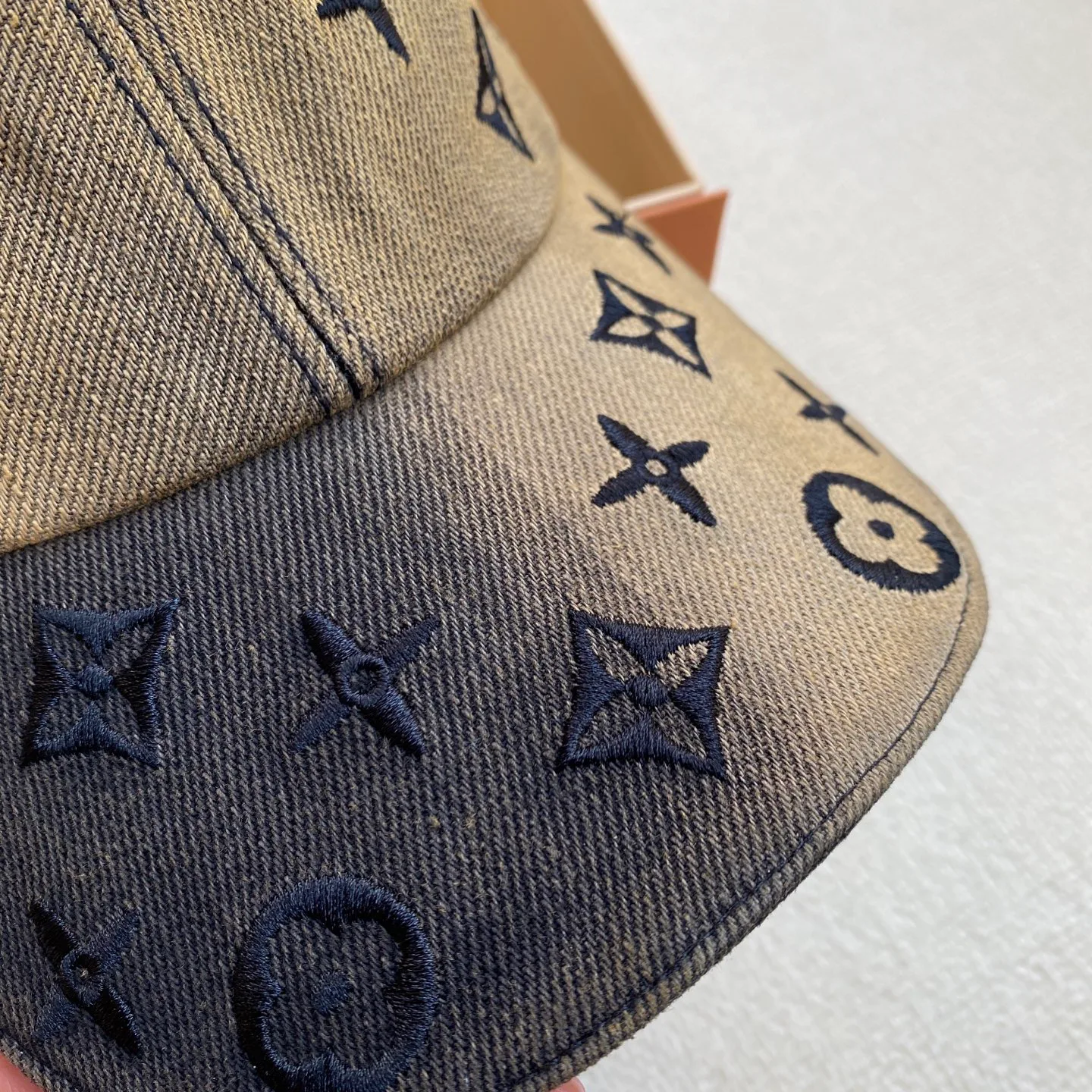 Головные Уборы Louis Vuitton 13302298