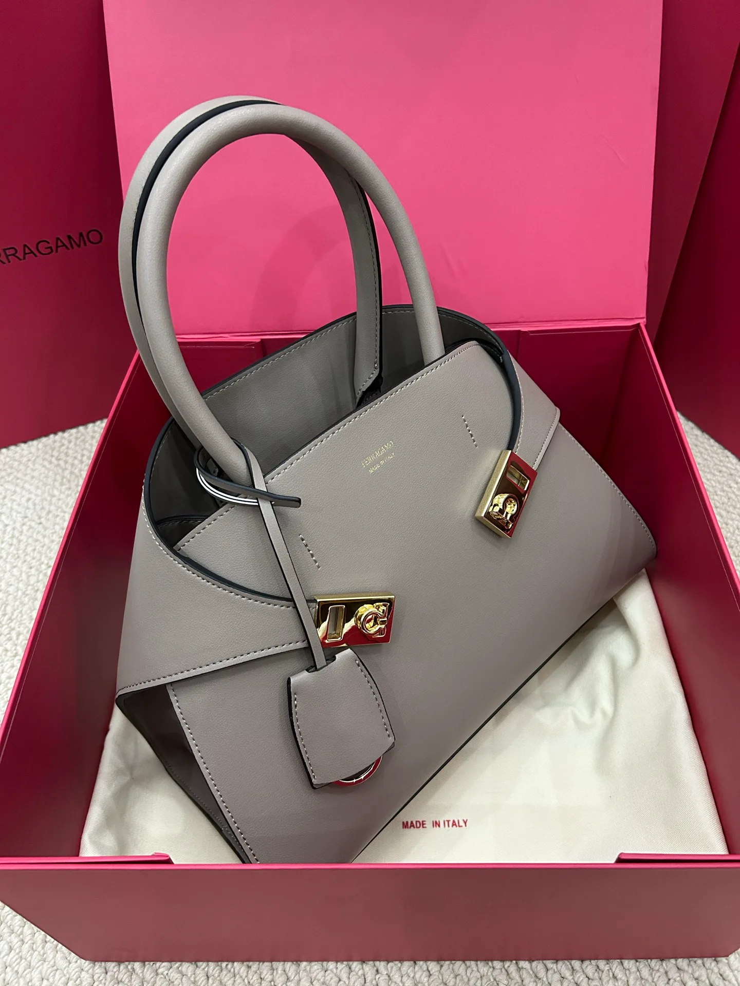 Классические Сумки Женские Salvatore Ferragamo 1401948