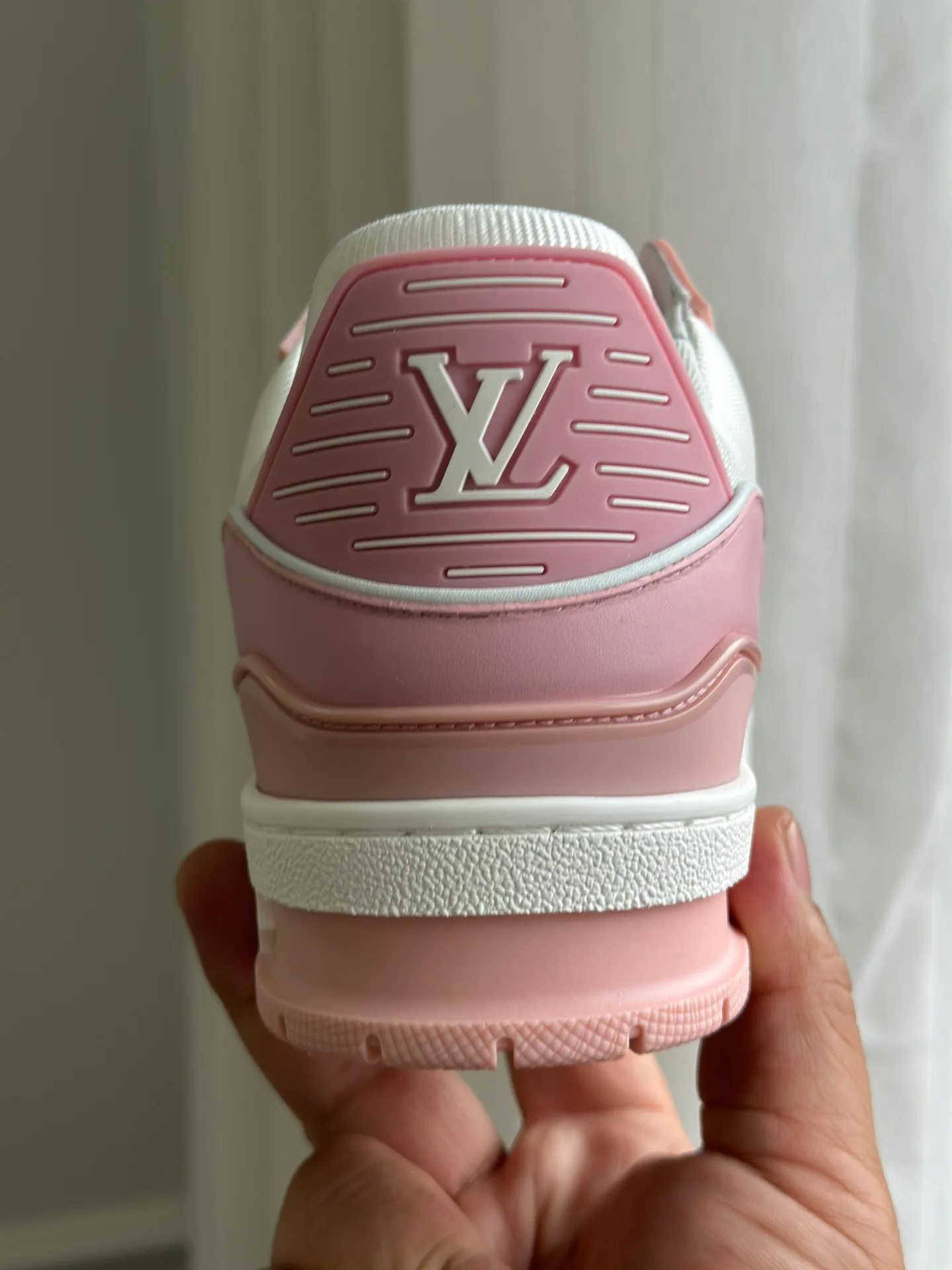 Кроссовки Женские Louis Vuitton 18014118