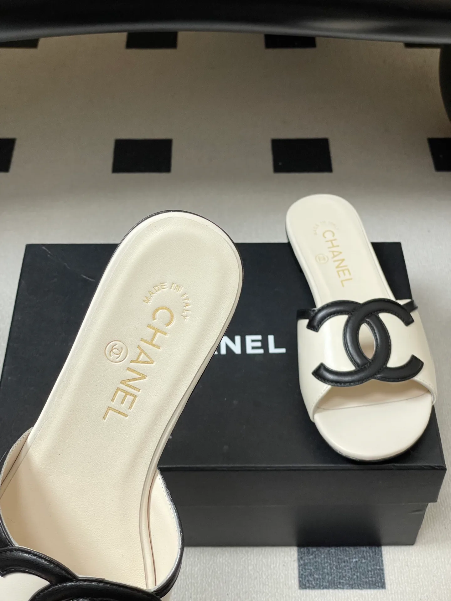 Шлепанцы Женские Chanel 11646756