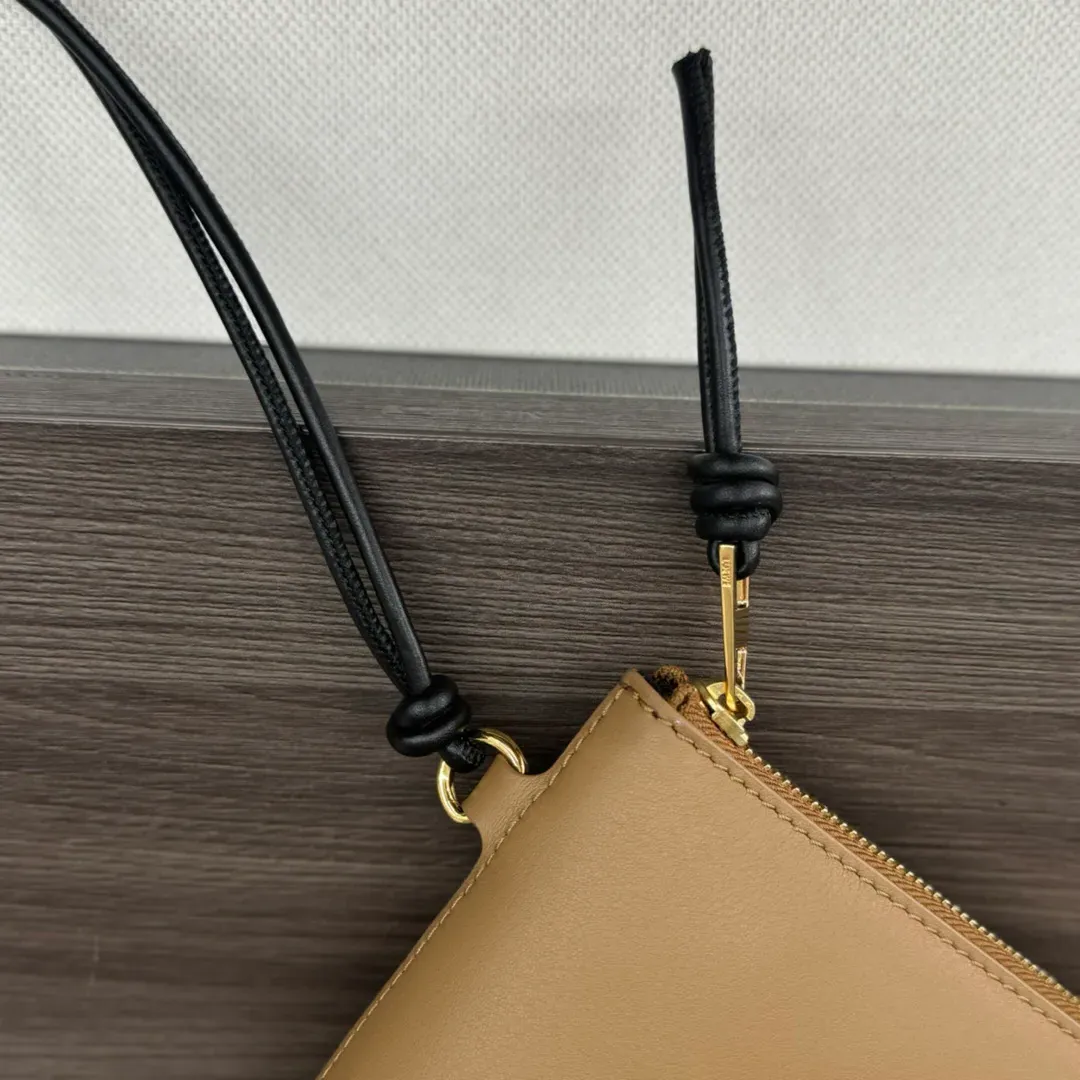 Клатчи Женские Loewe 245252
