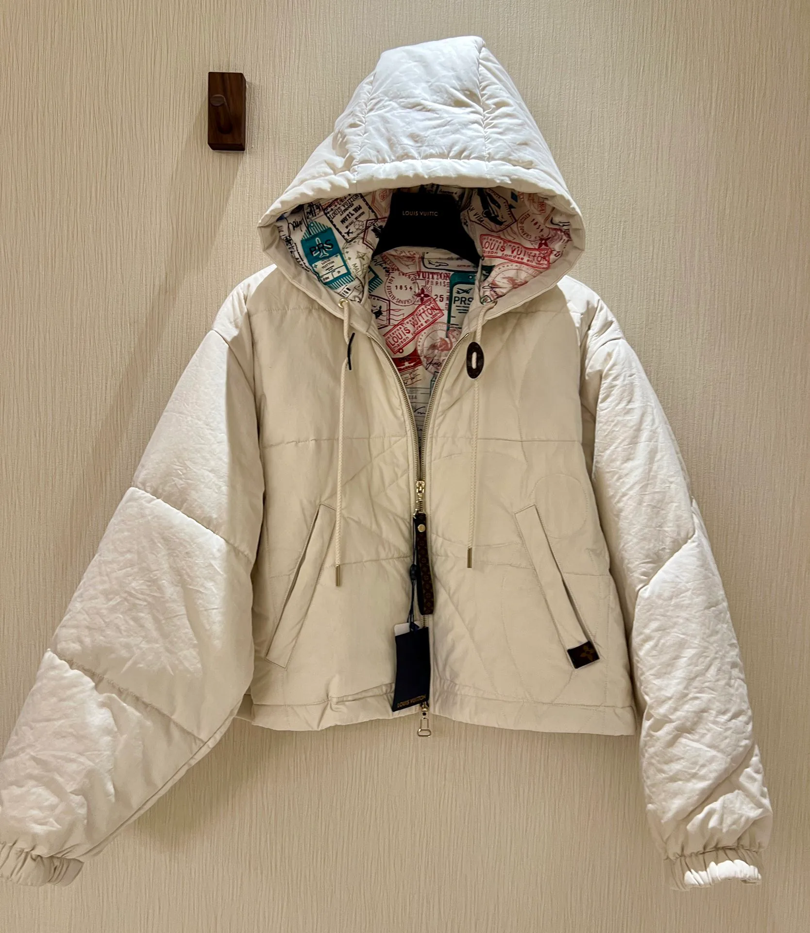 Куртки И Пуховики Женские Louis Vuitton 51180