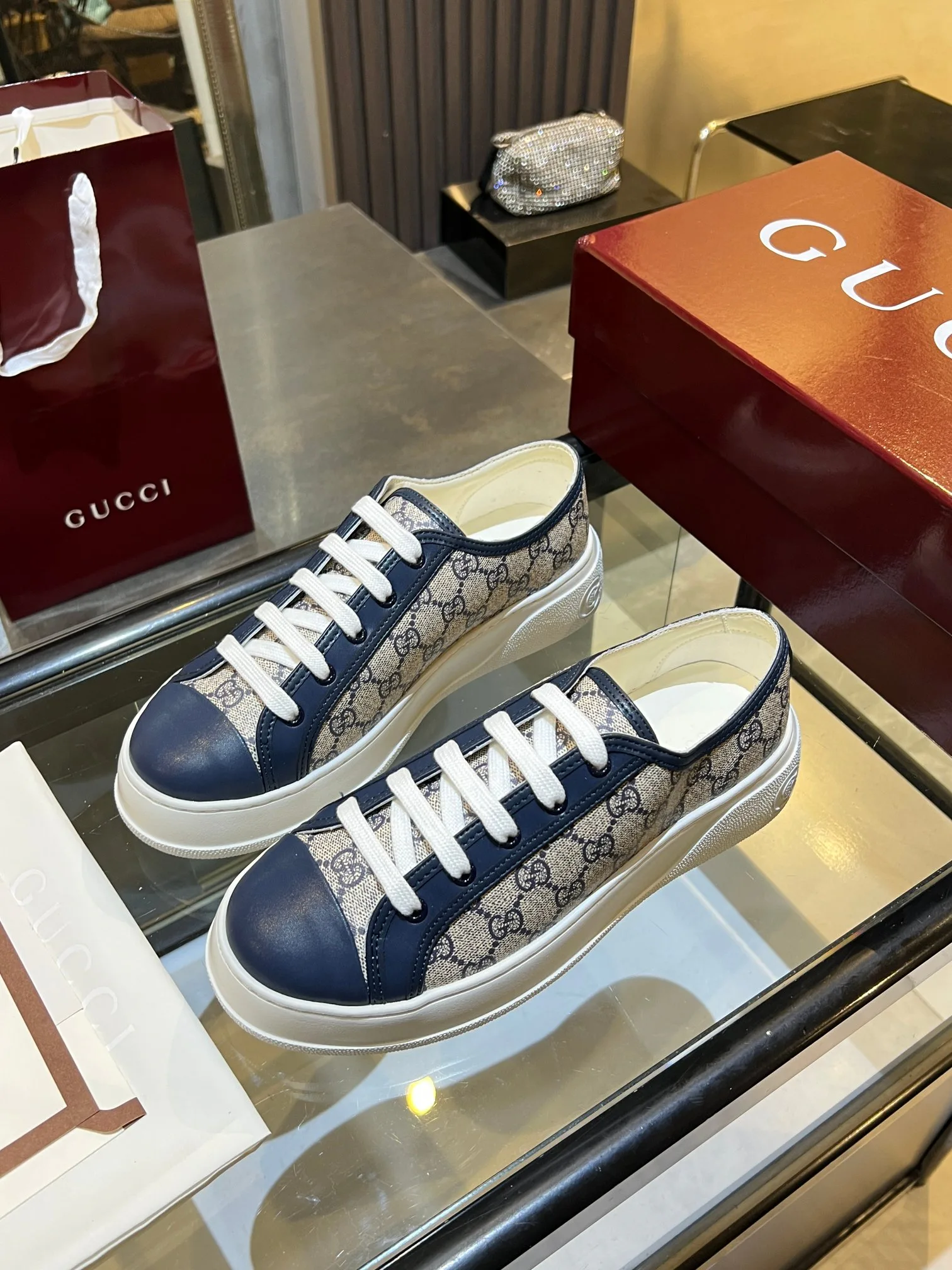 Кроссовки Женские Gucci 18465034