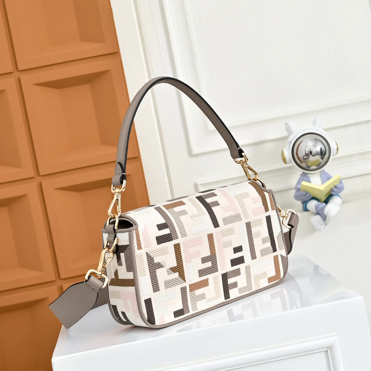 Классические Сумки Женские Fendi 18004260