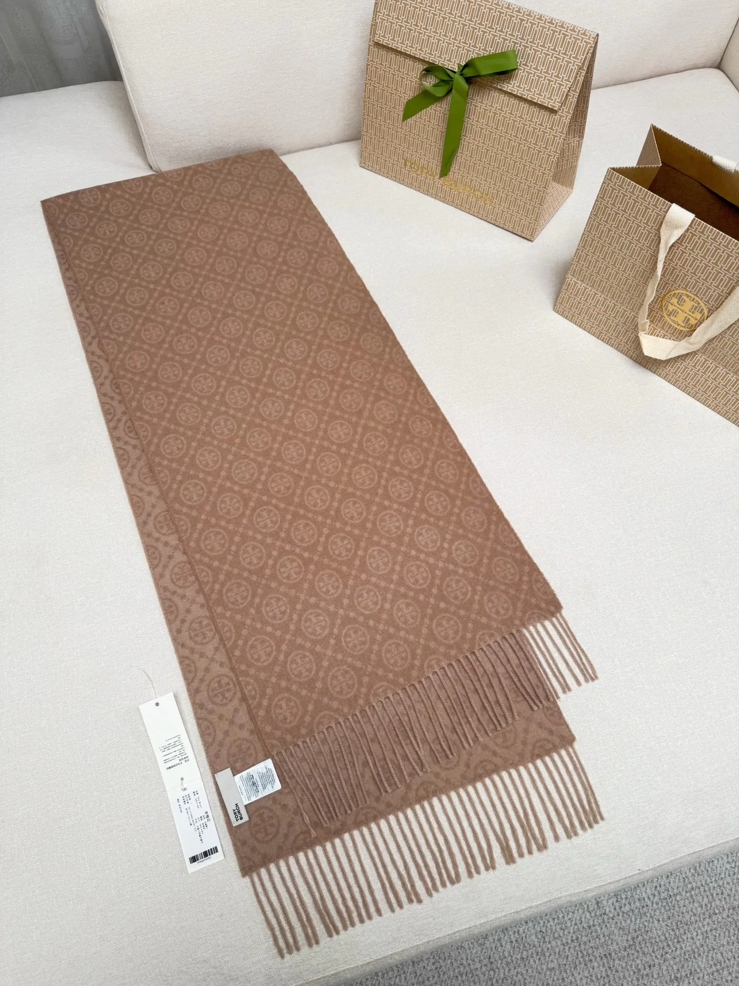 Шарфы Tory Burch 17992000