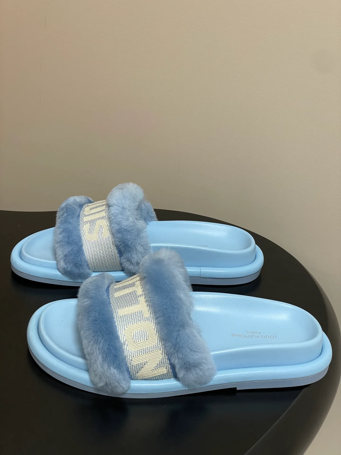 Шлепанцы Женские Louis Vuitton 56944