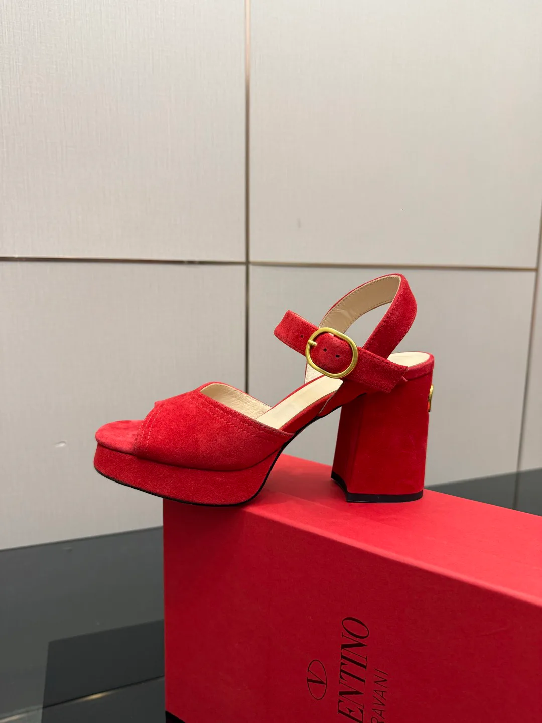 Босоножки Женские Valentino 5052046