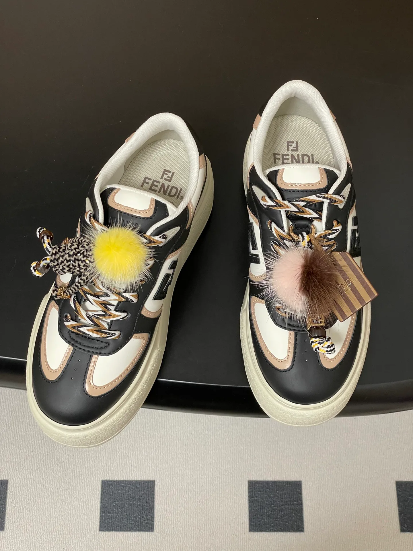 Кроссовки Женские Fendi 436200