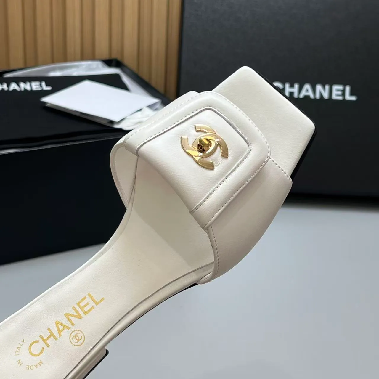 Шлепанцы Женские Chanel 11709164