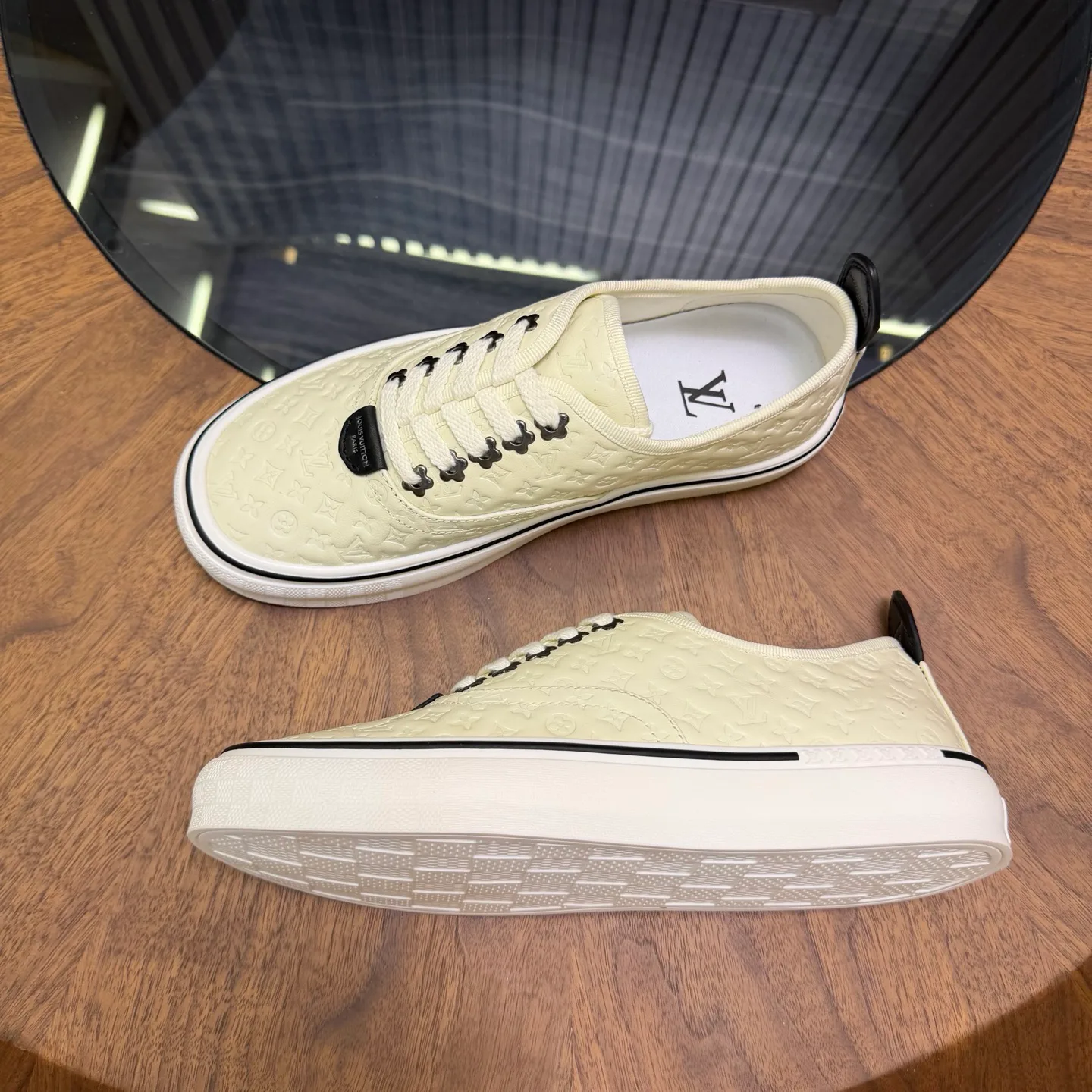 Кроссовки Мужские Louis Vuitton 19545909
