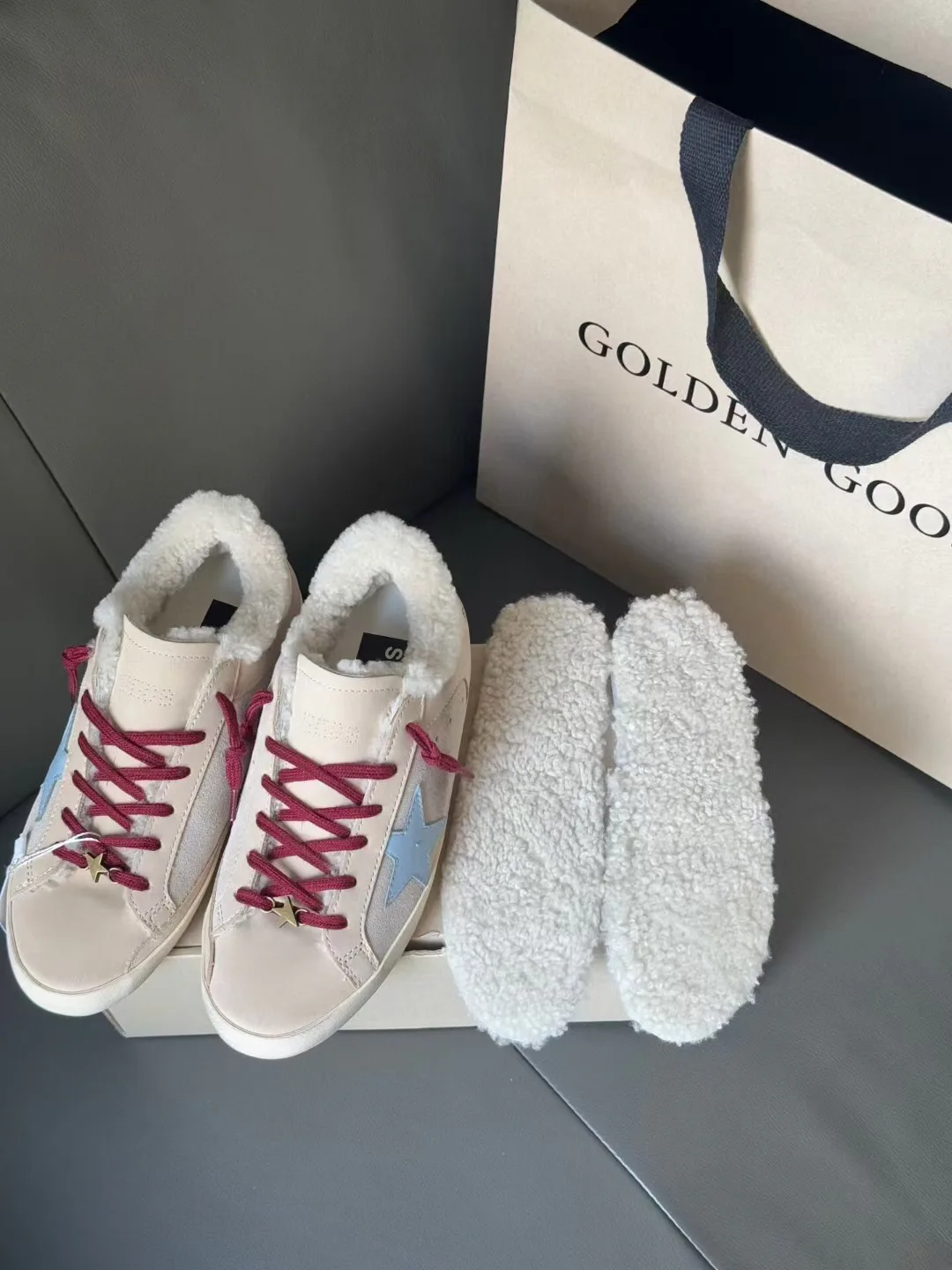 Кроссовки Женские Golden Goose 19193659