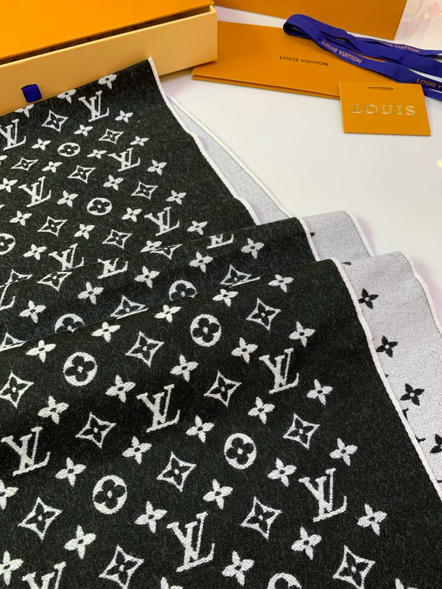 Шарфы Louis Vuitton 18535869