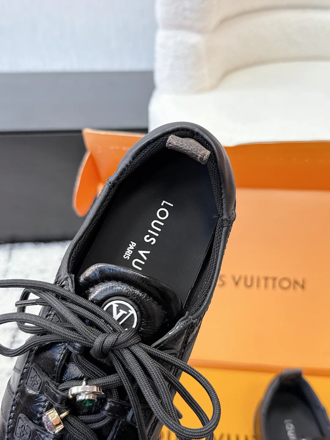 Кроссовки Женские Louis Vuitton 2471116