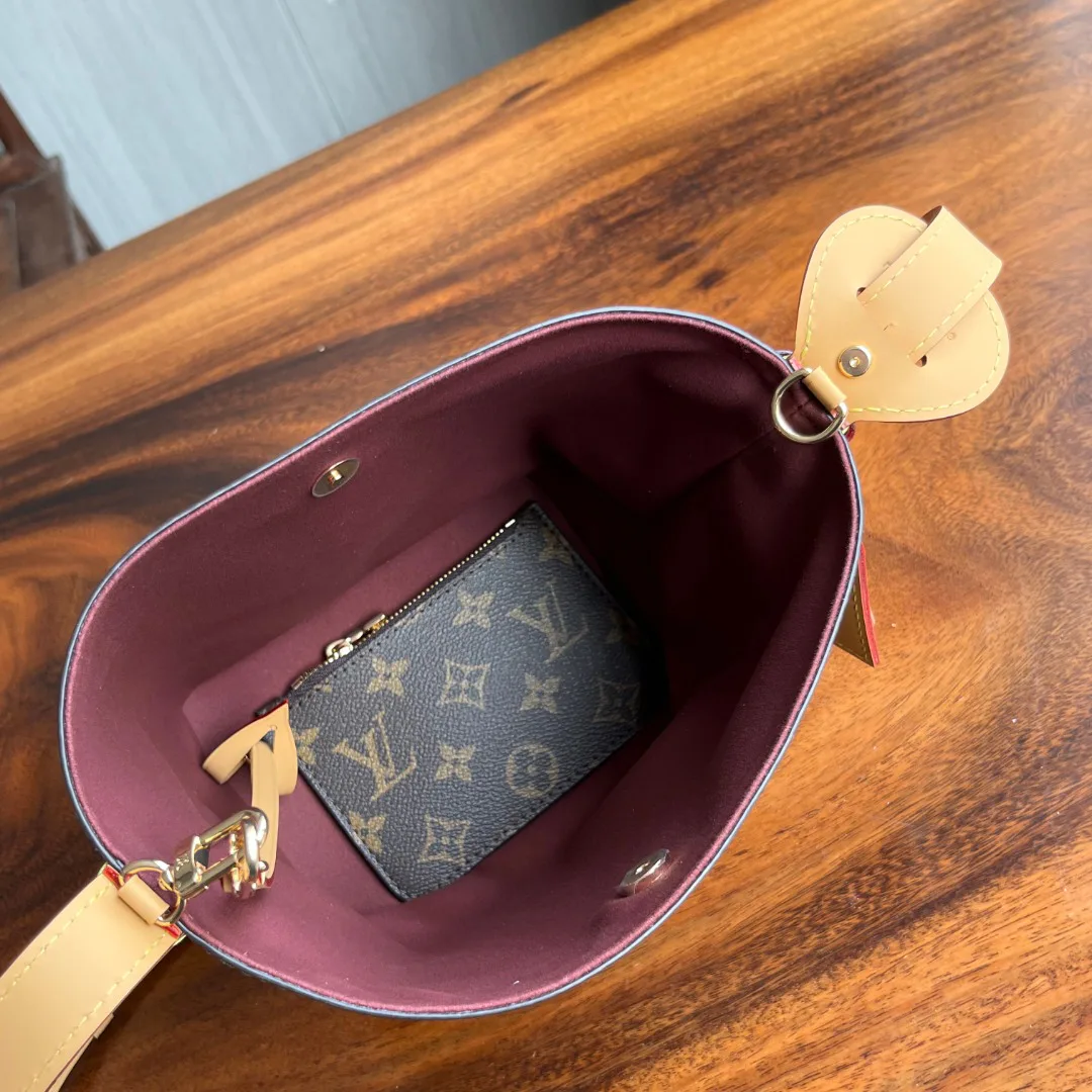 Сумки На Ремне Женские Louis Vuitton 5511821