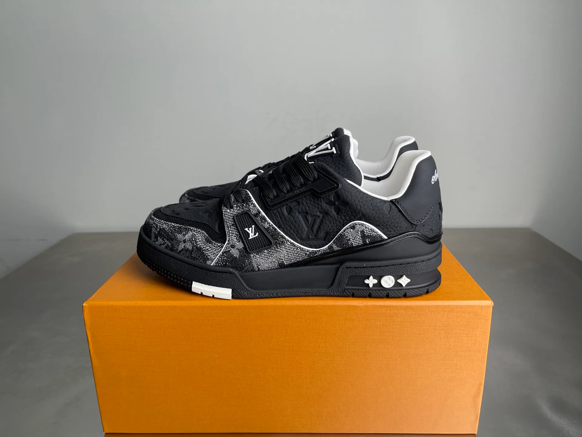 Кроссовки Мужские Louis Vuitton 986894