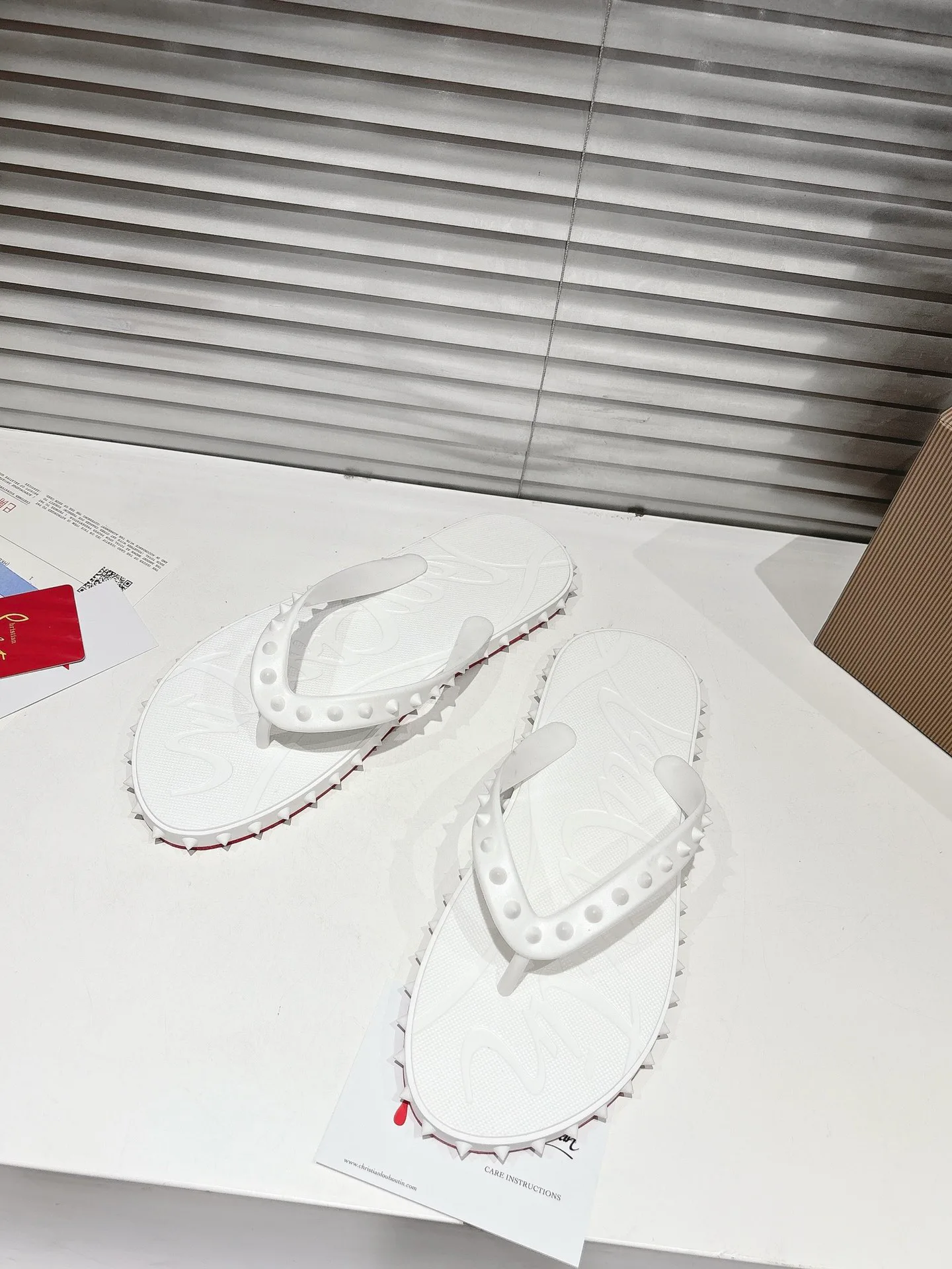 Шлепанцы Женские Christian Louboutin 17604584