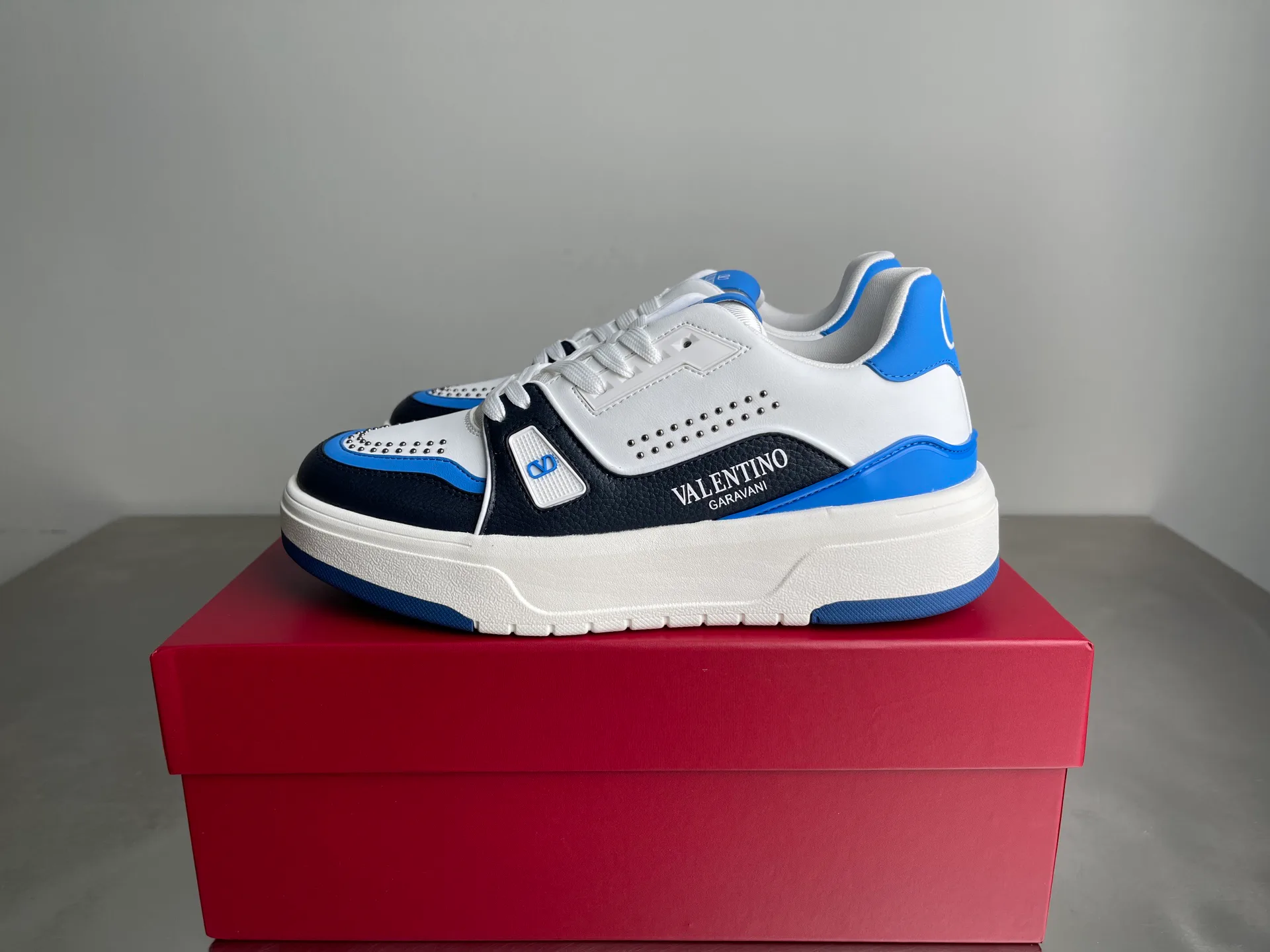 Кроссовки Женские Valentino 11576037