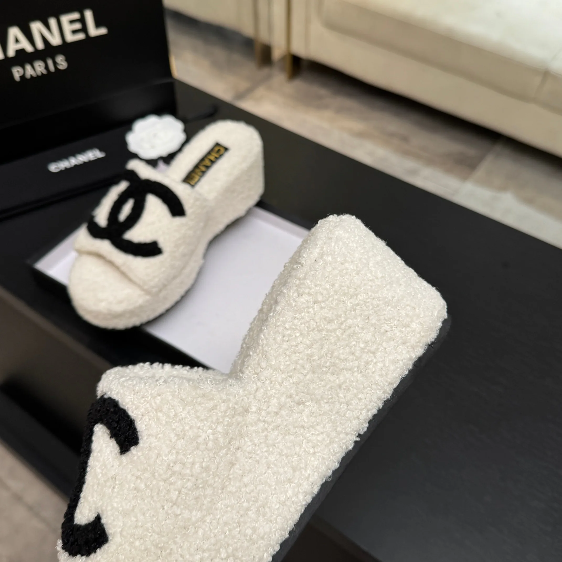Тапочки Женские Chanel 18500996