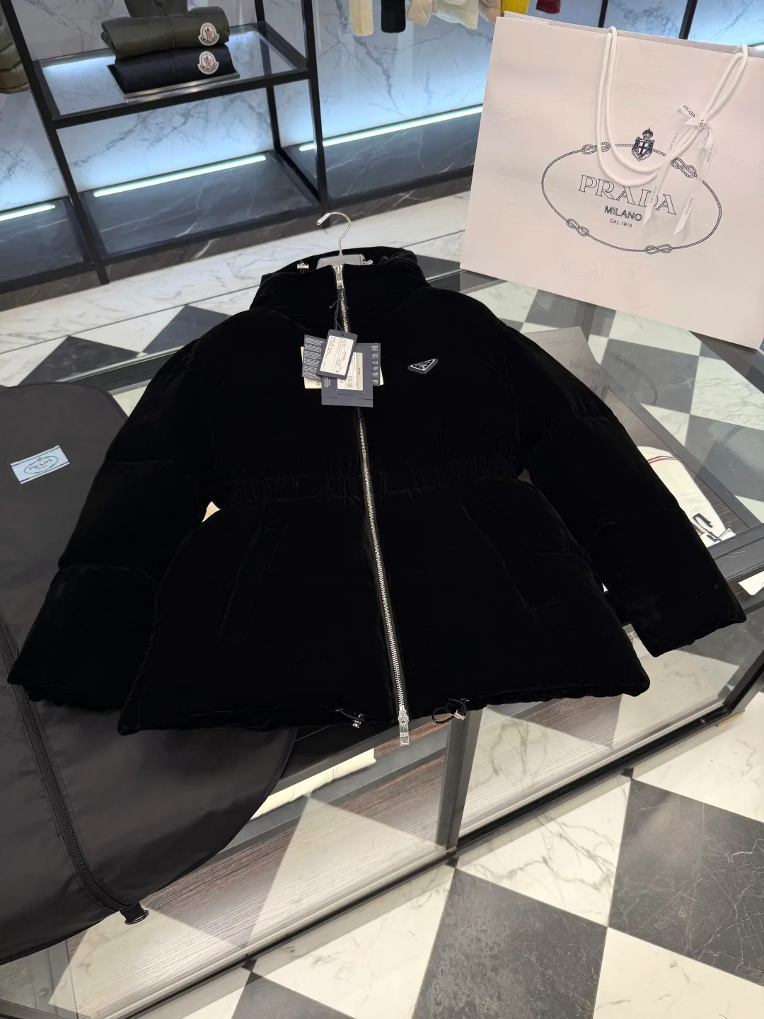 Куртки И Пуховики Женские Prada 19421693