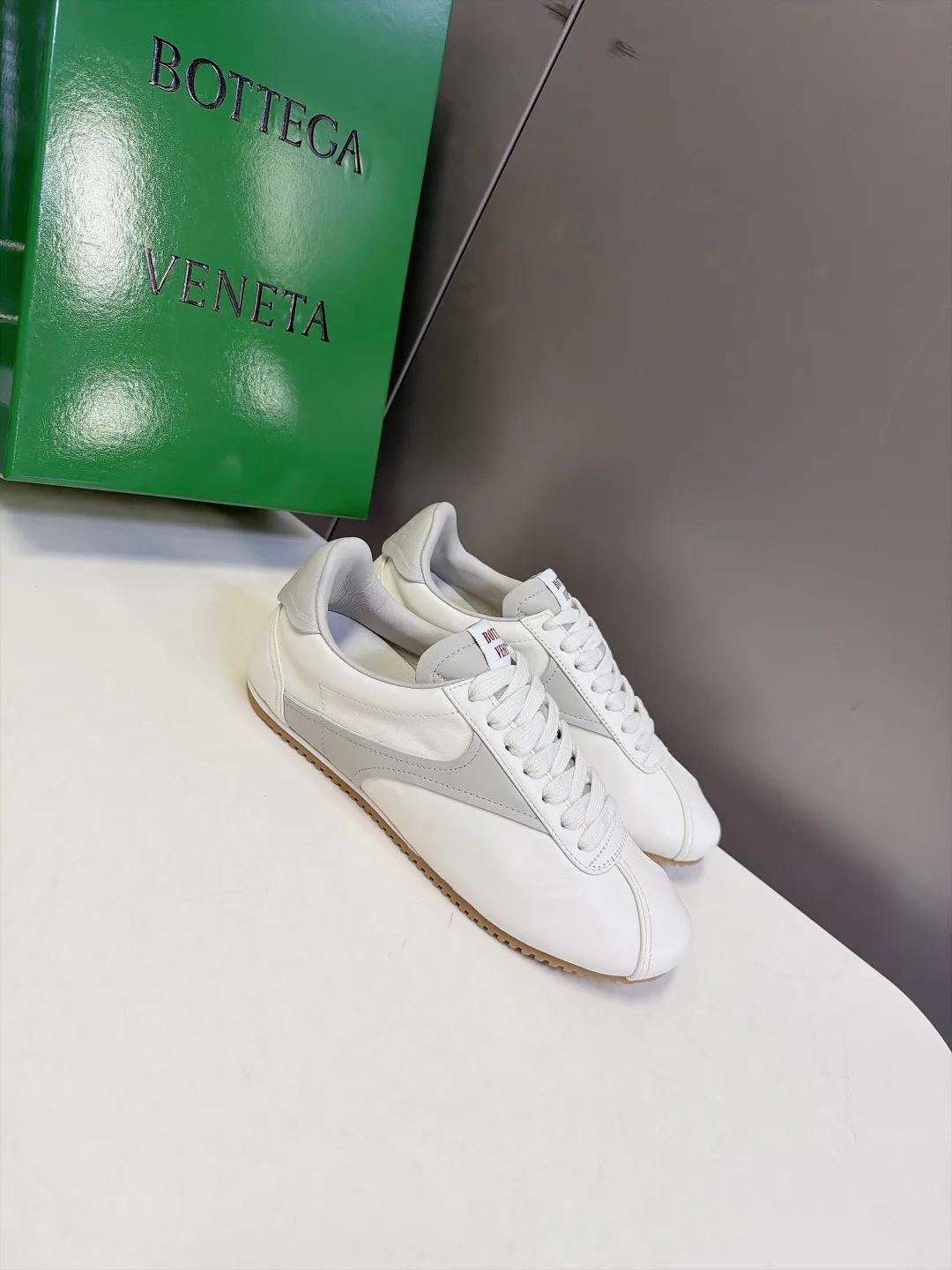 Кроссовки Женские Bottega Veneta 18404695