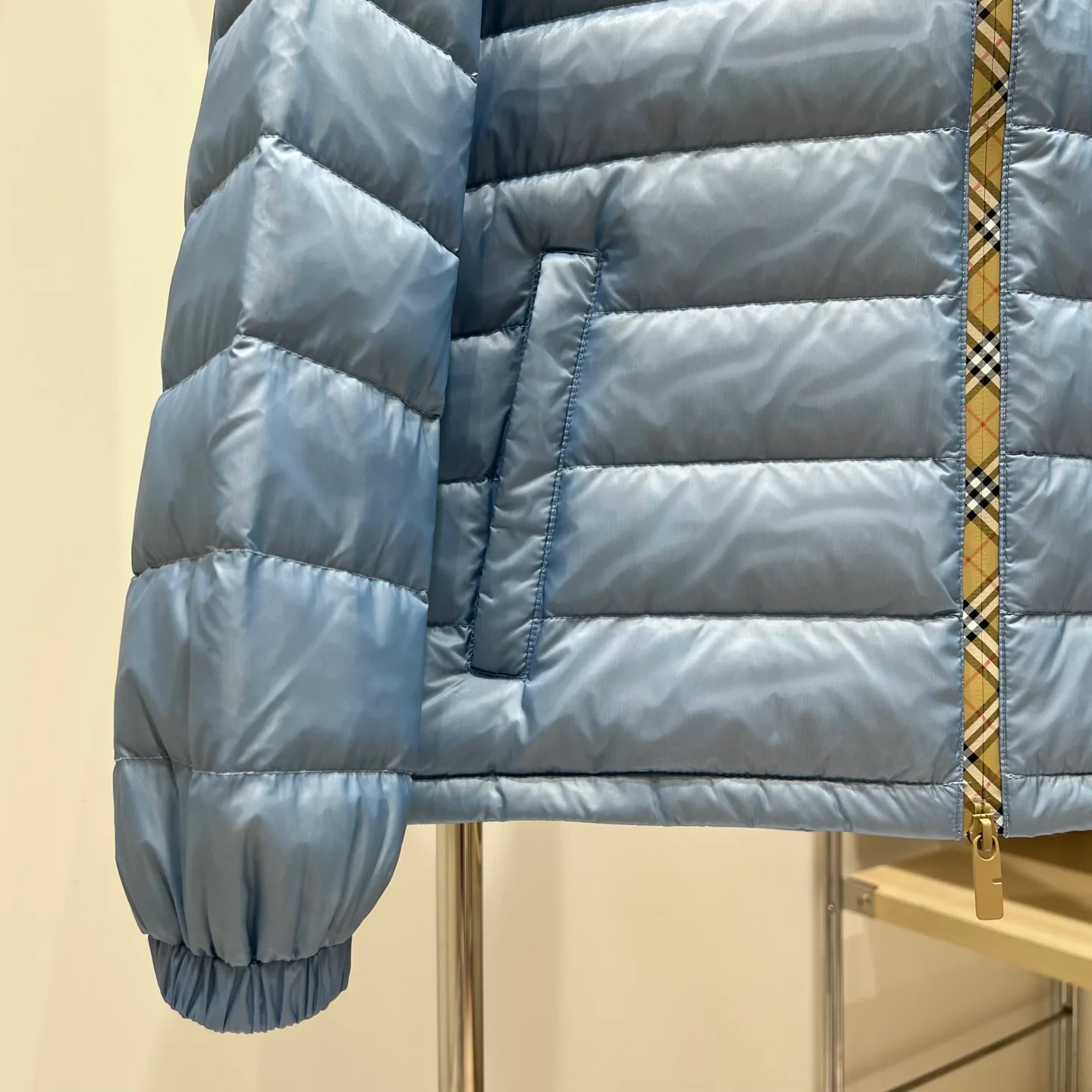 Куртки И Пуховики Женские Burberry 18110900