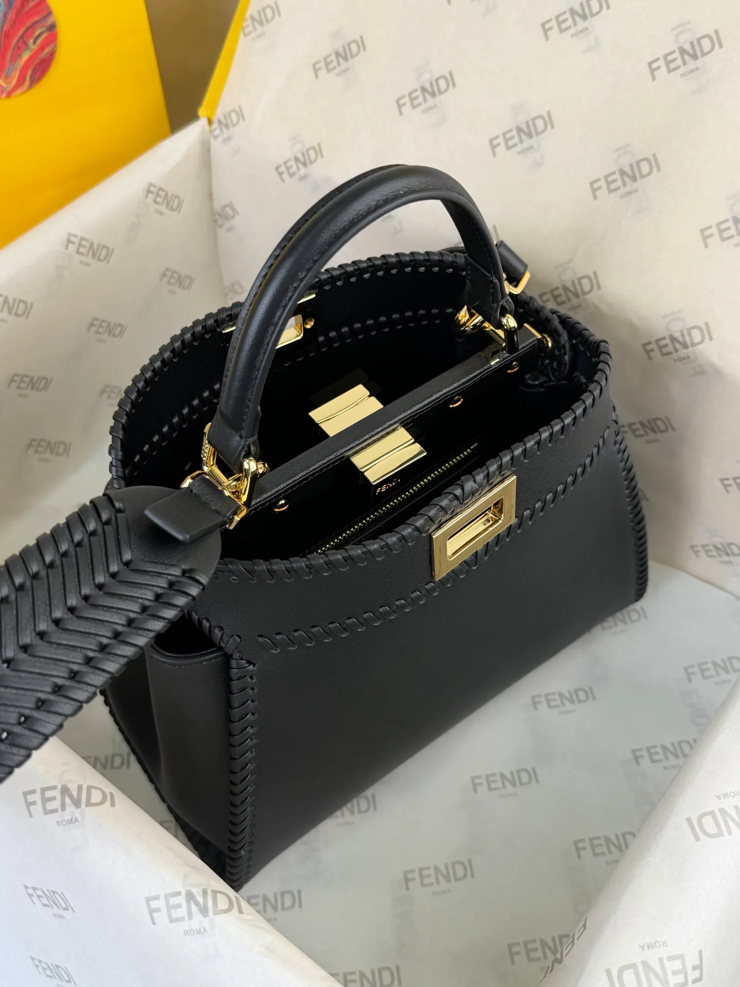 Классические Сумки Женские Fendi 13234523