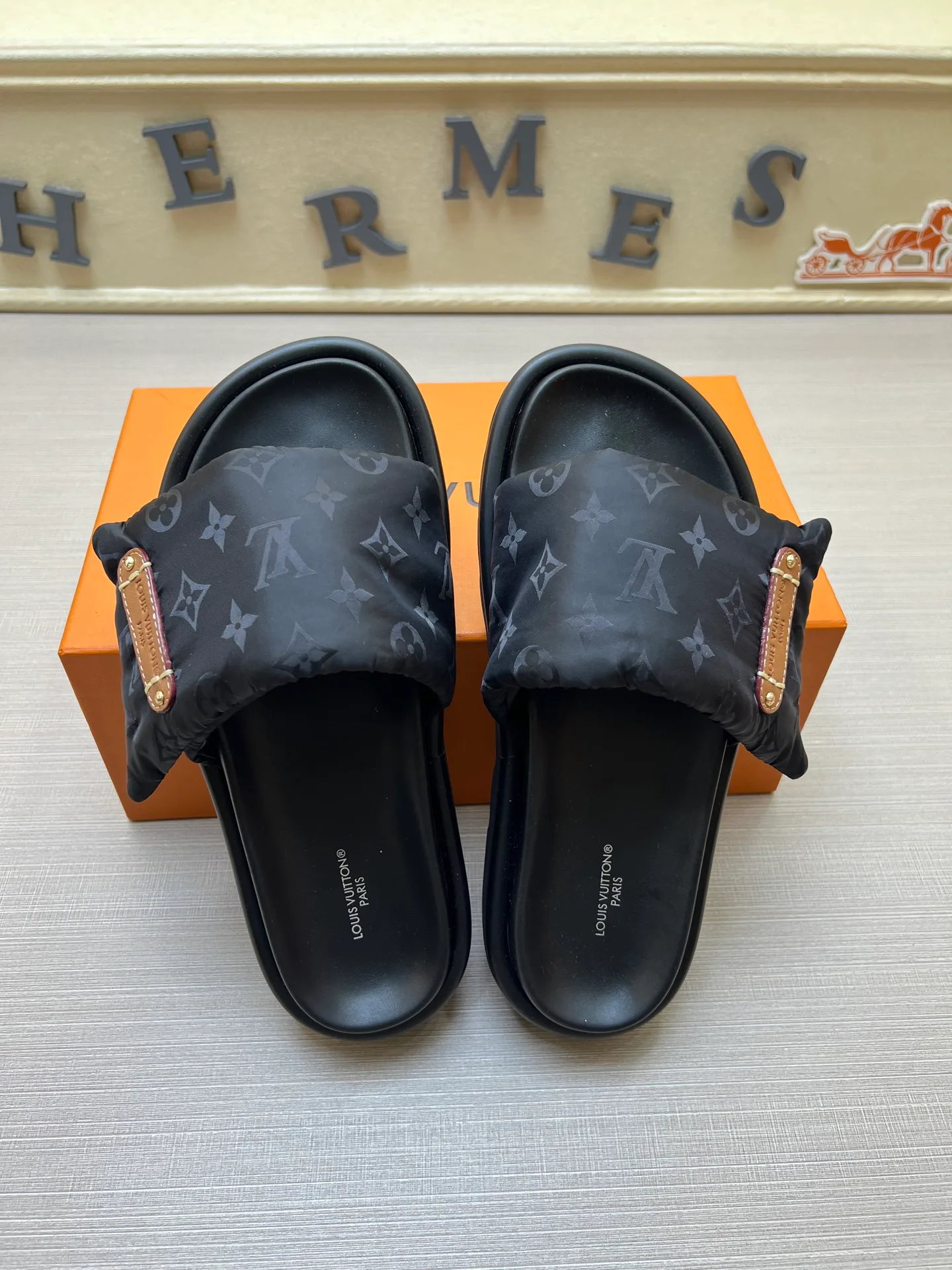 Шлепанцы Женские Louis Vuitton 9801564