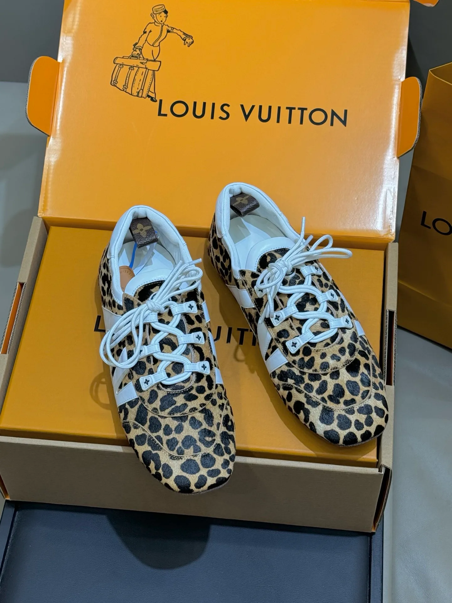 Кроссовки Женские Louis Vuitton 1280036