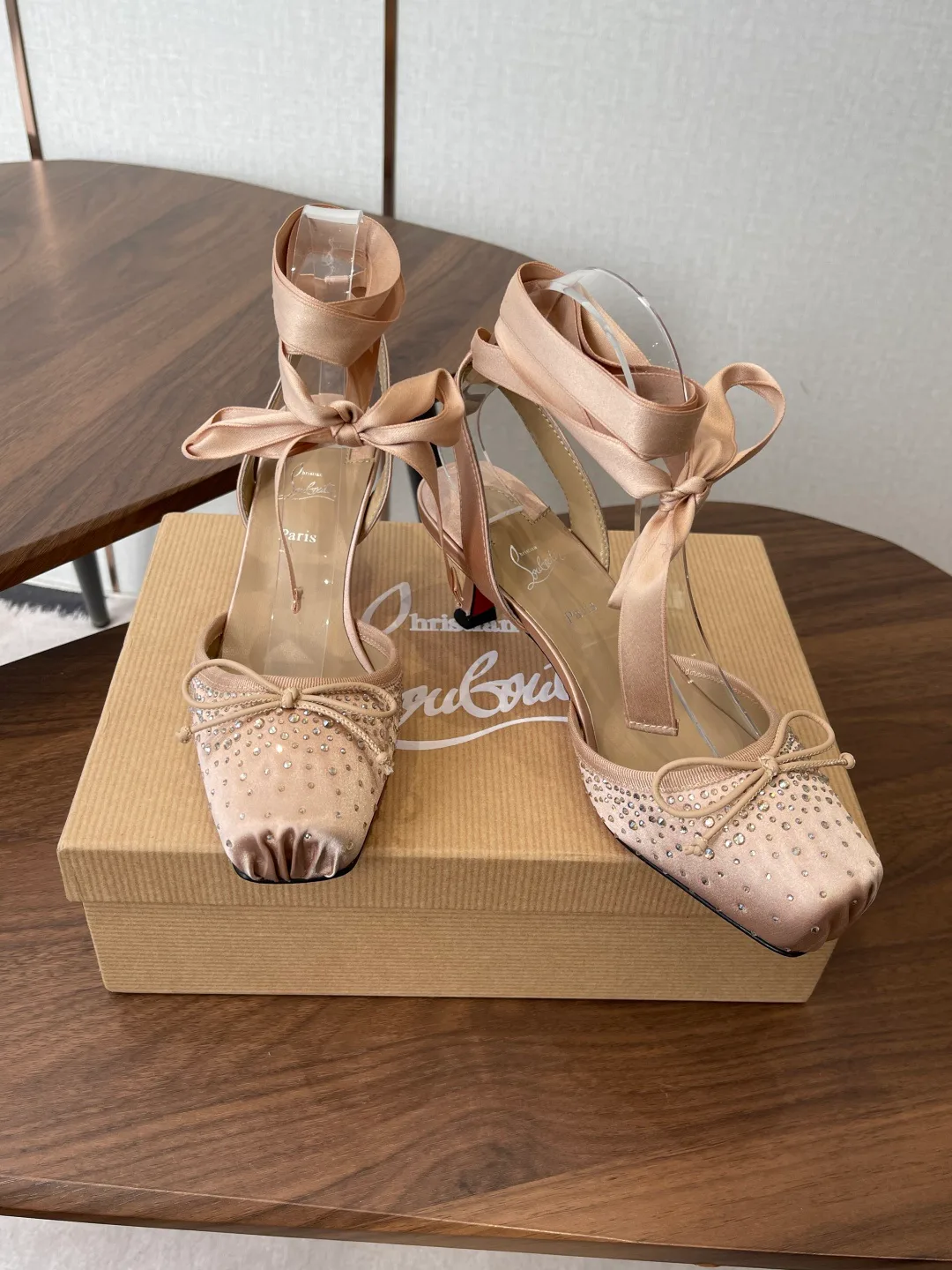 Босоножки Женские Christian Louboutin 11966290