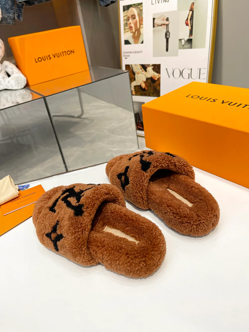 Тапочки Женские Louis Vuitton 18366830