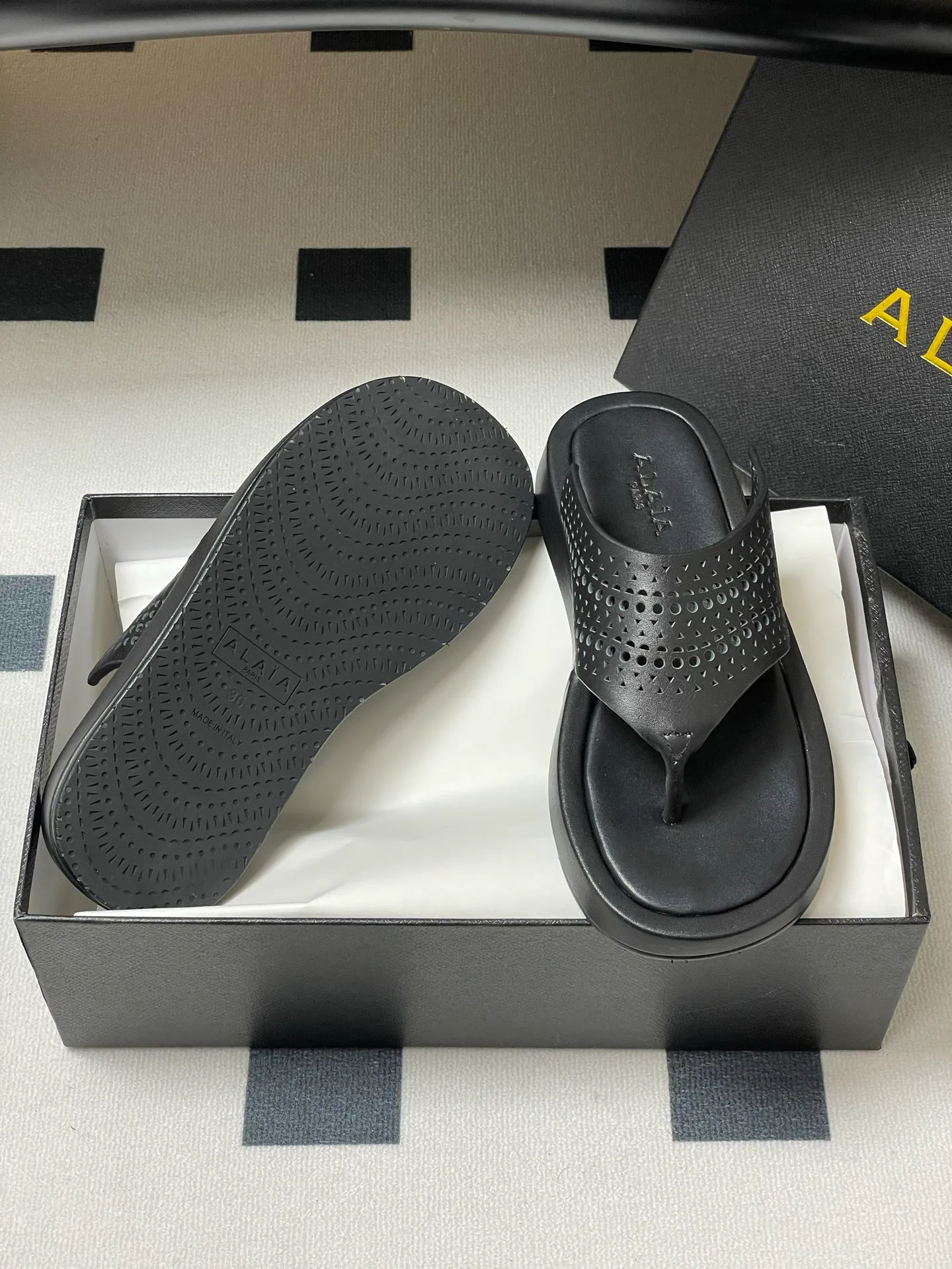 Шлепанцы Женские Alaia 22785