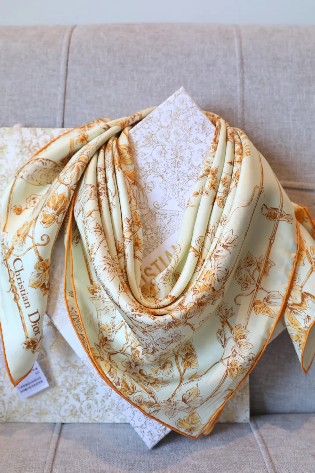 Платки Christian Dior 11852799