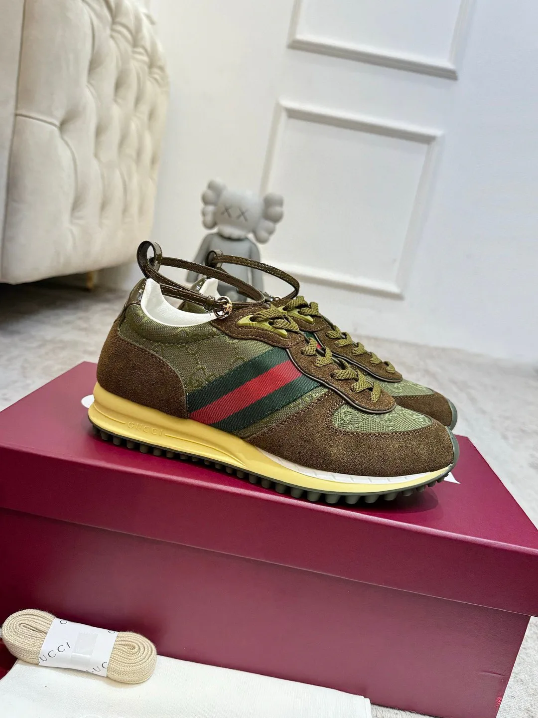 Кроссовки Женские Gucci 944886