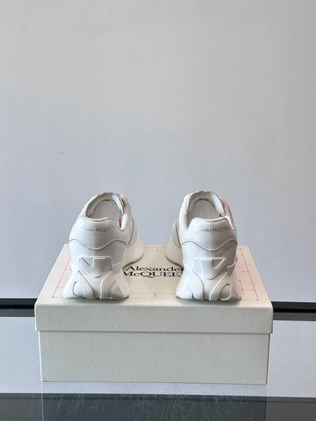 Кроссовки Женские Alexander Mcqueen 564579