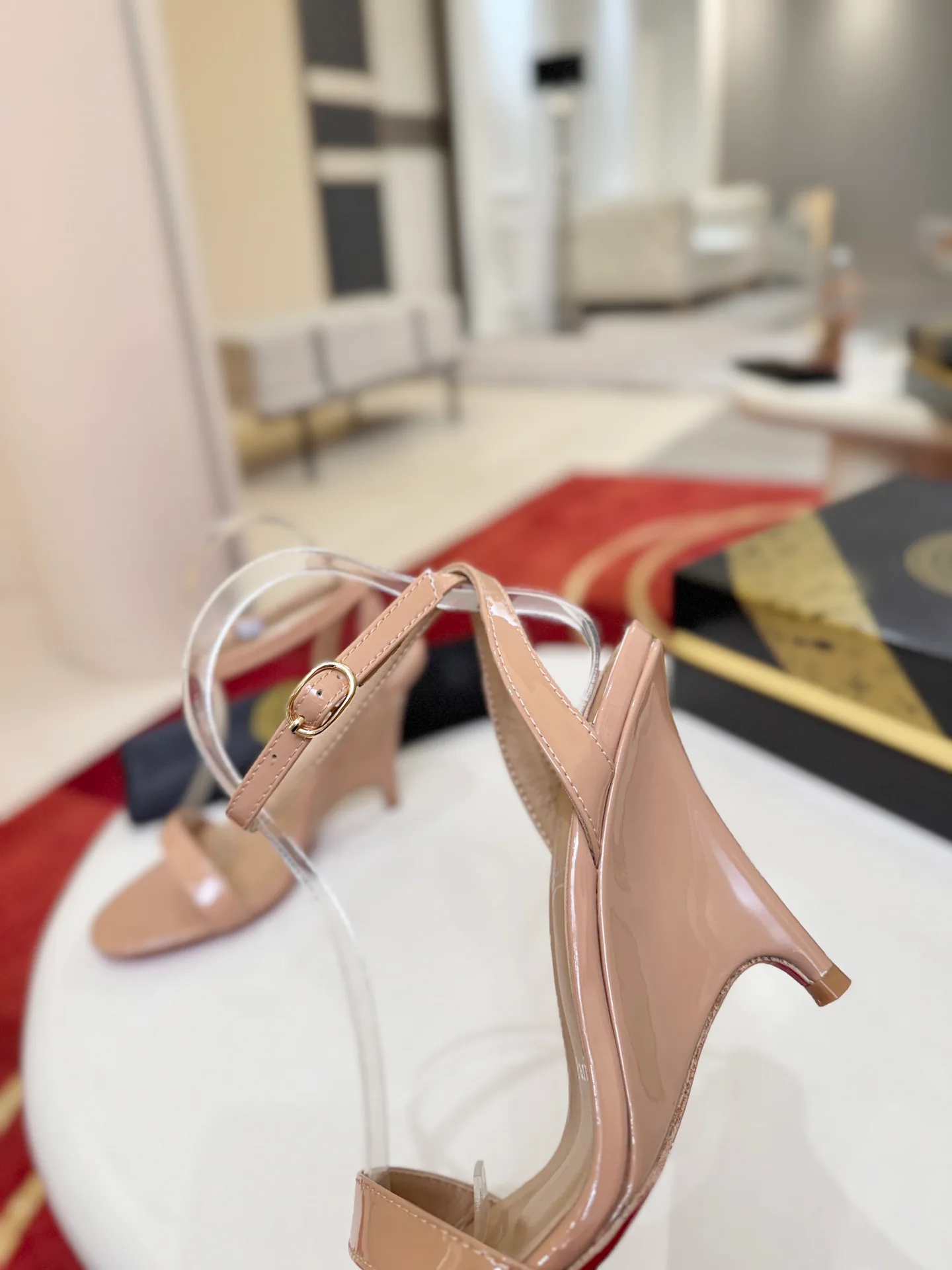 Босоножки Женские Christian Louboutin 18821461