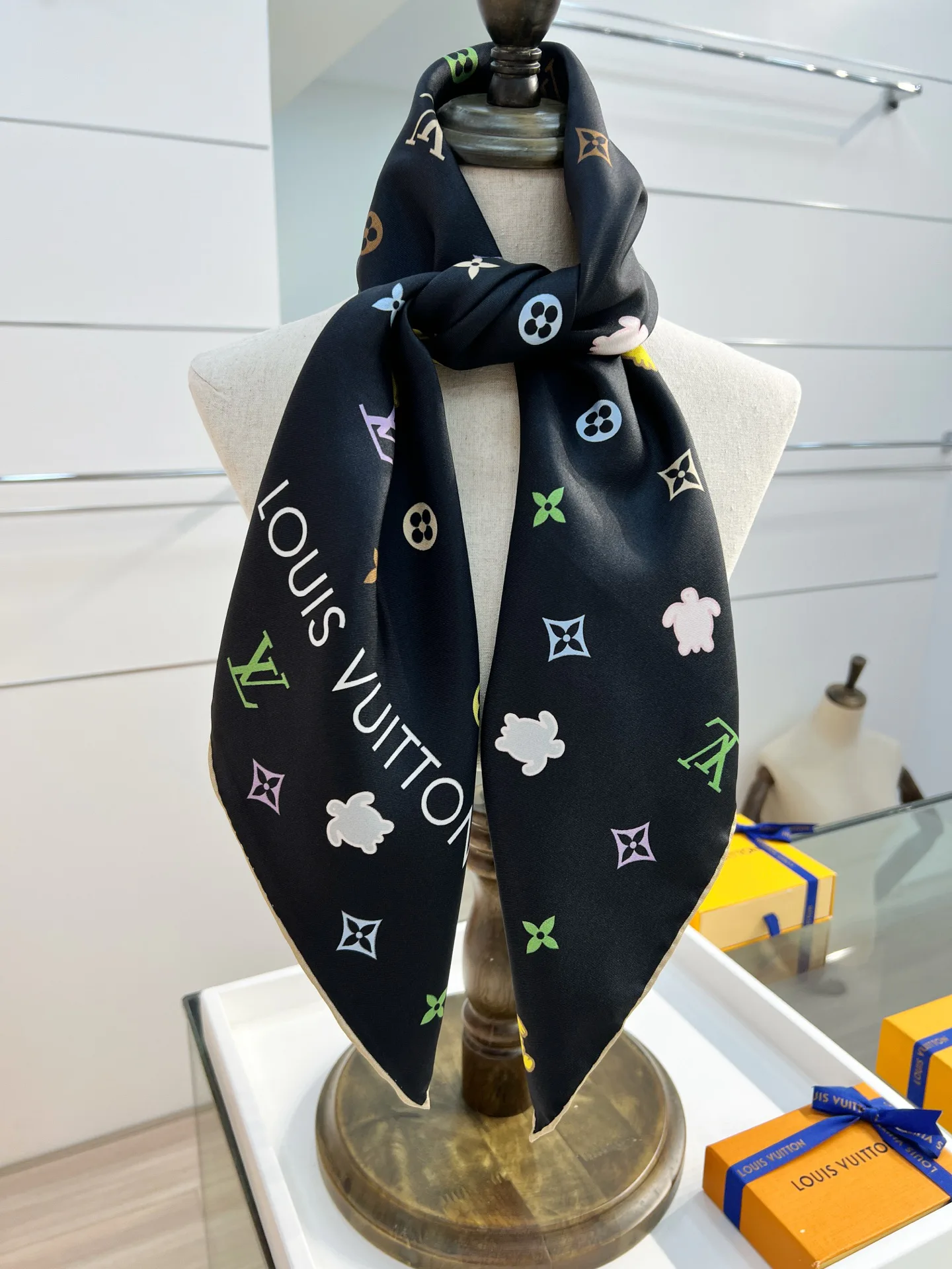 Платки Louis Vuitton 10235979