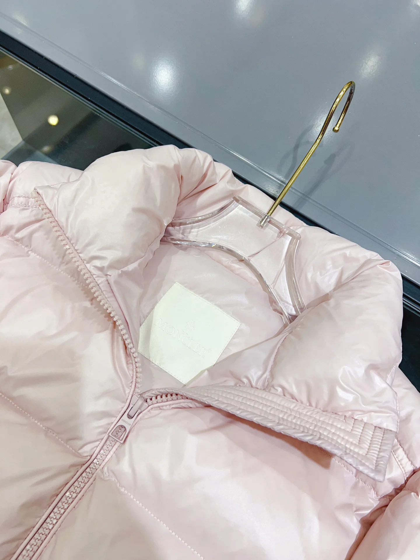 Куртки И Пуховики Женские Moncler 18368423