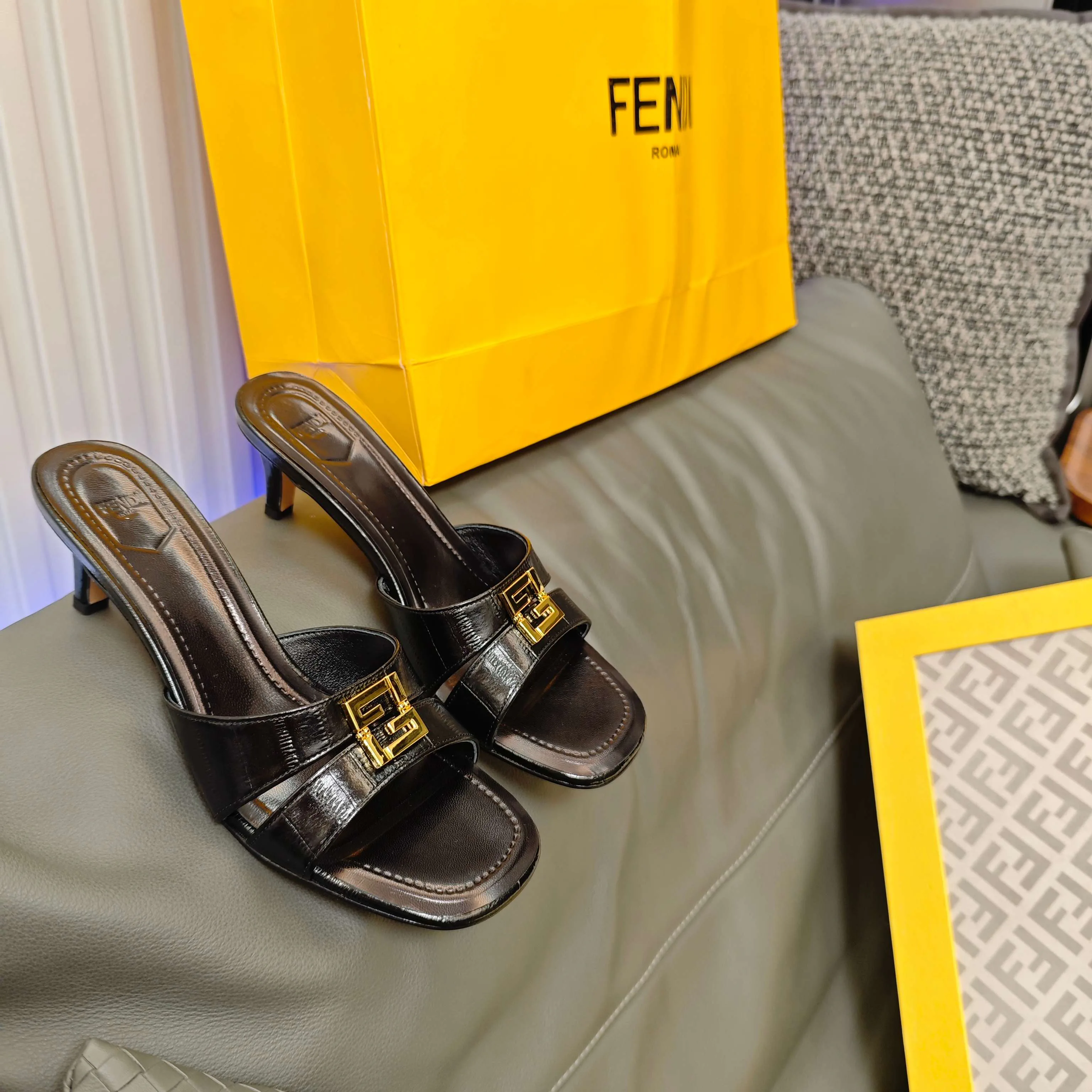 Босоножки Женские Fendi 3921536