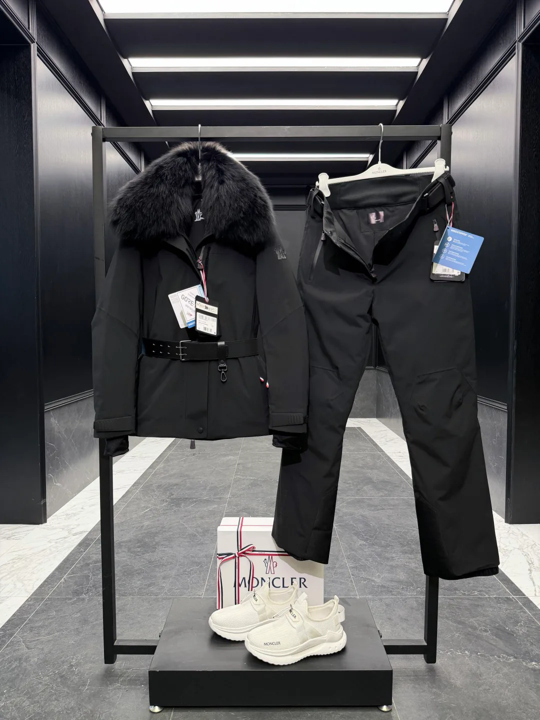 Куртки И Пуховики Женские Moncler 19336112