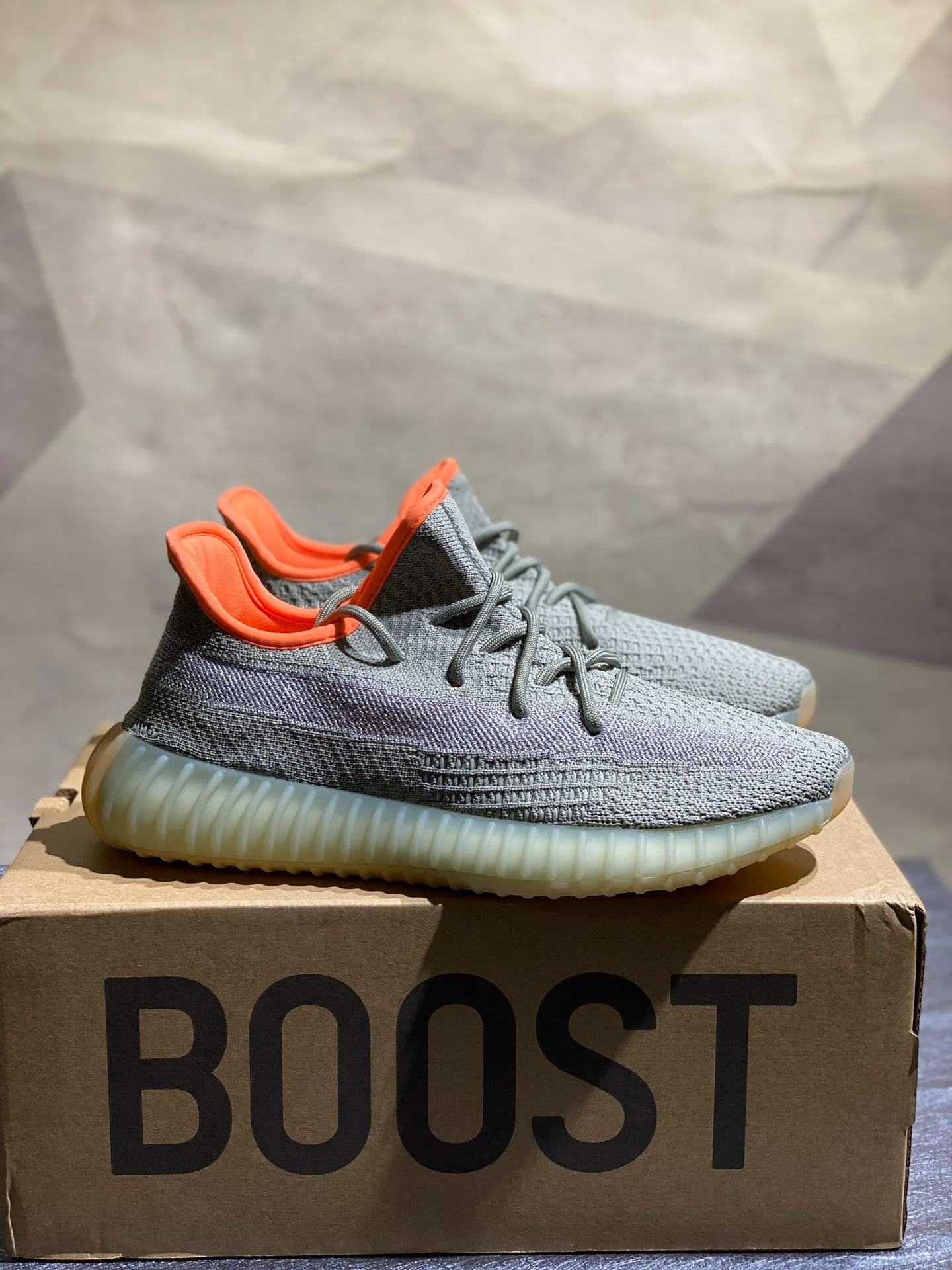 Кроссовки Женские Yeezy 17326259