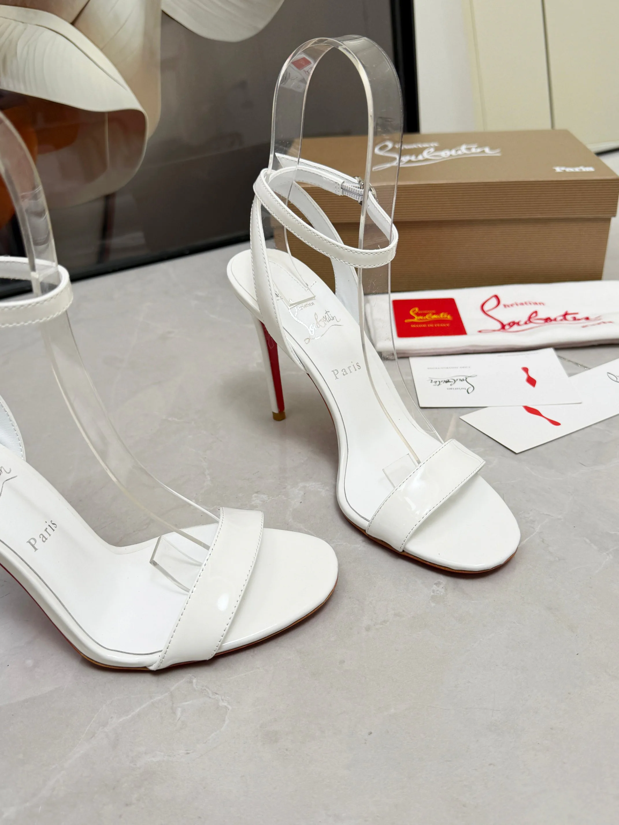 Босоножки Женские Christian Louboutin 18739801