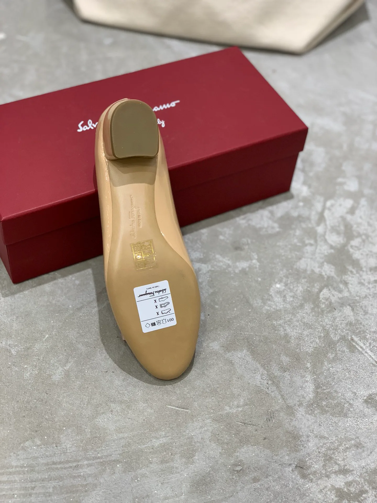 Балетки Женские Salvatore Ferragamo 18340674