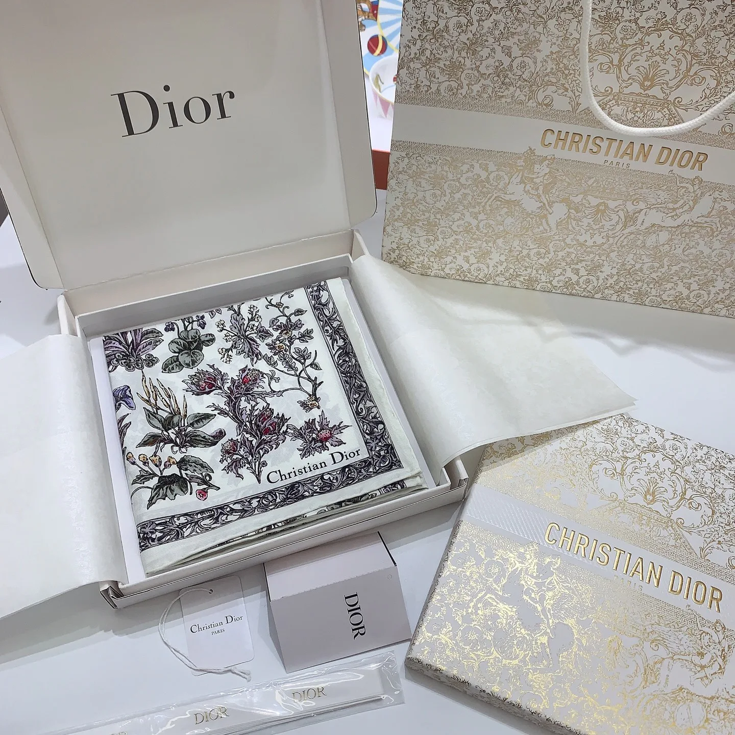 Платки Christian Dior 17987083