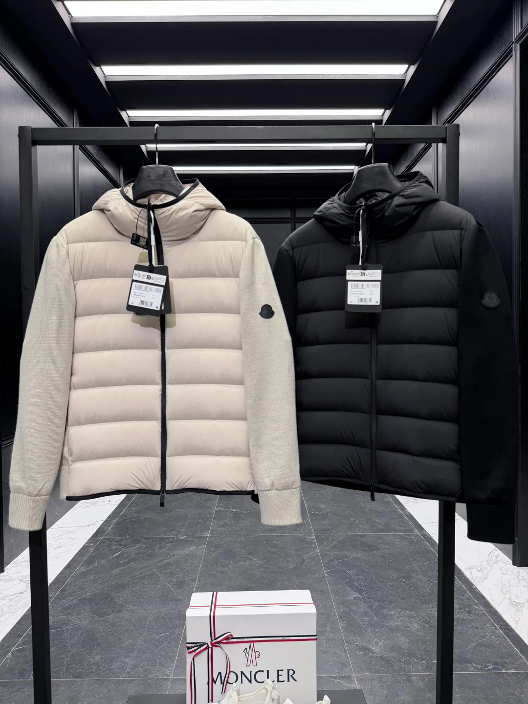 Куртки И Пуховики Женские Moncler 18971581
